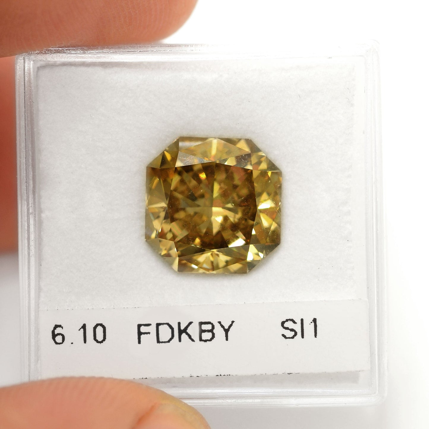 6,10 Karat Fancy Dark Brown Yellow Radiant SI1 GIA