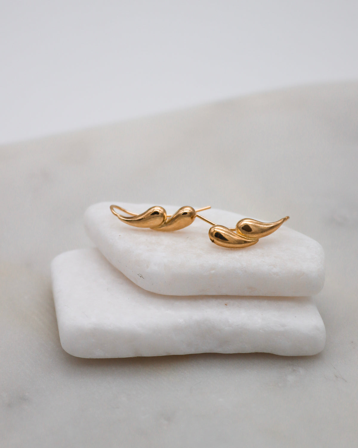Rhea – Ear Cuffs aus 585 Gelbgold in Tropfenform