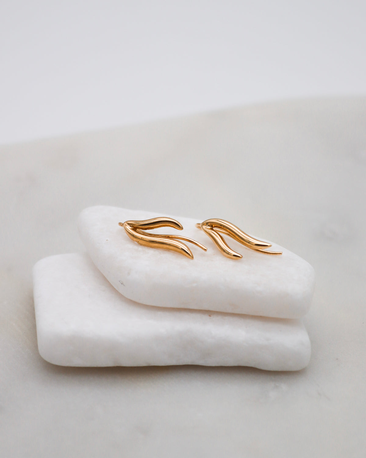 Ivy – Ear Cuffs aus 585 Gelbgold mit zwei geschwungenen Enden
