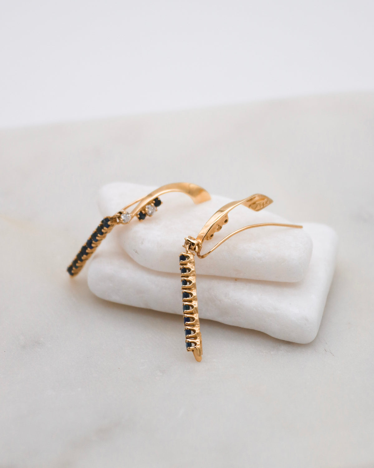 Josephine – Ear Cuffs aus 585 Gelbgold mit Saphiren und Brillanten