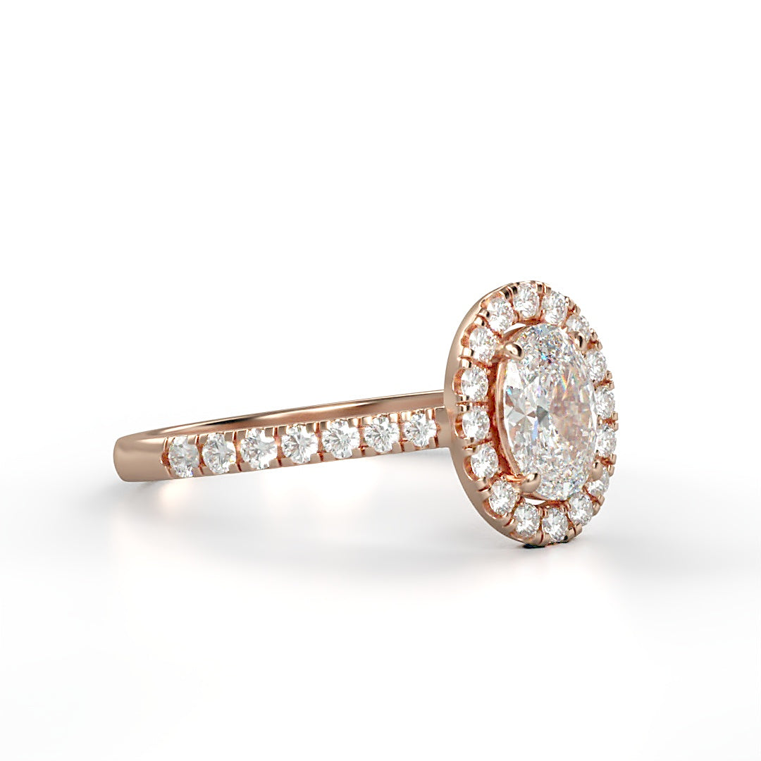 Verlobungsring Kelly mit 1.0 ct G/VS Oval-Cut Diamant, umrahmt von Halo und 0.5 ct seitlichen G/VS-Diamanten – erhältlich in München und Augsburg