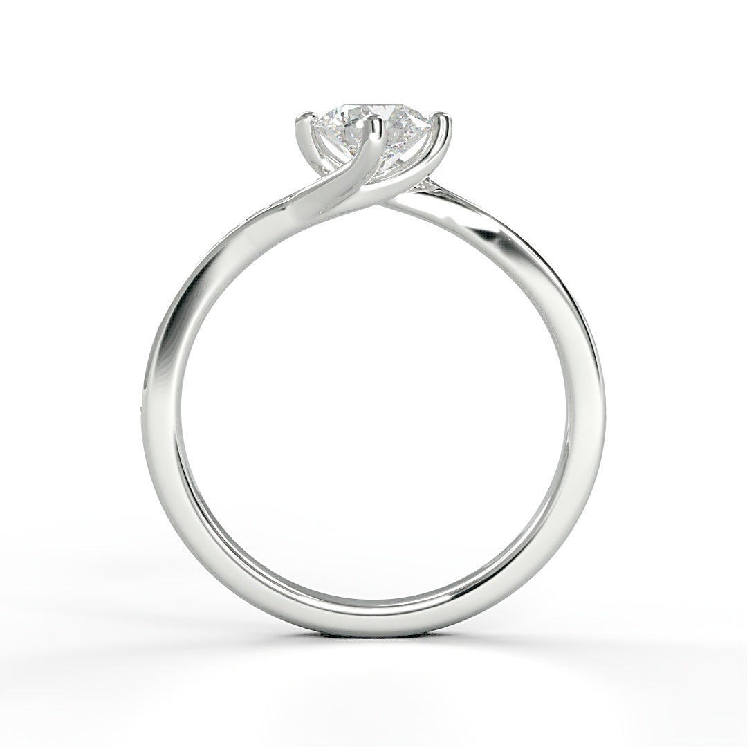 Verlobungsring Mila mit 0.50ct G/SI-Diamant und 0.18ct seitlichen Diamanten in geschwungener Ringschiene – stilvolles Design, erhältlich in München und Augsburg