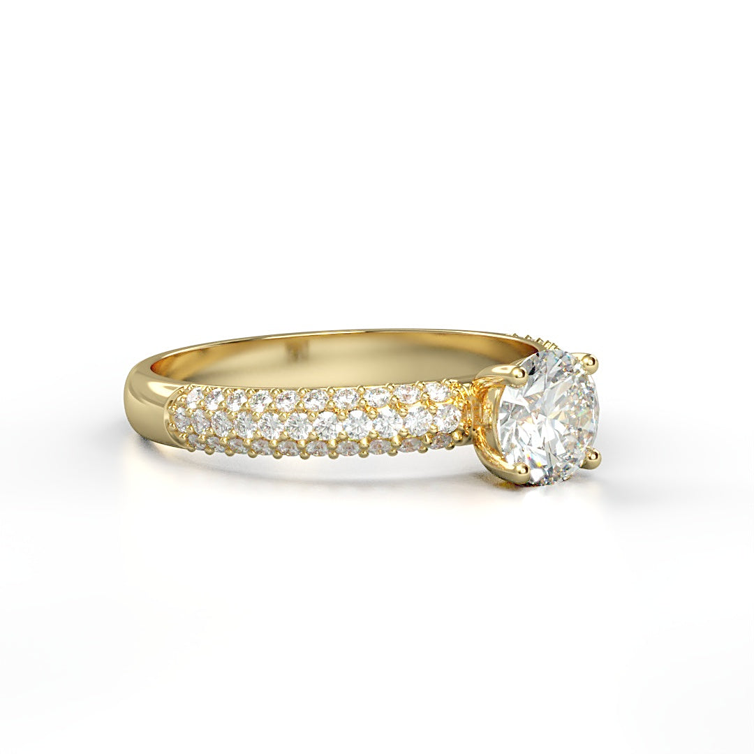 Verlobungsring Grazia mit 0.50 ct G/VS-Diamant, 0.30 ct G/SVS-Diamanten in Pavé-Fassung, perfekt in Szene gesetzt – erhältlich in München und Augsburg