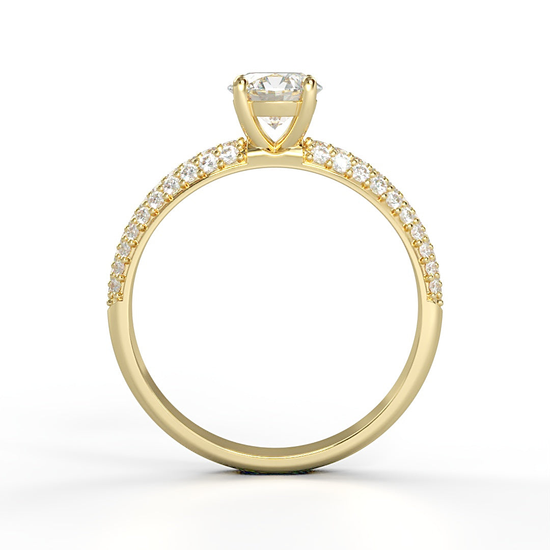 Verlobungsring Grazia mit 0.50 ct G/VS-Diamant, 0.30 ct G/SVS-Diamanten in Pavé-Fassung, perfekt in Szene gesetzt – erhältlich in München und Augsburg