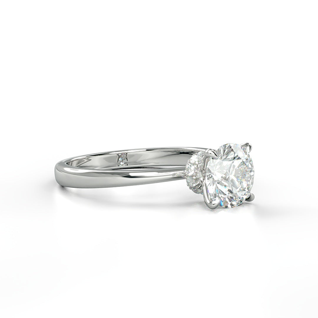Verlobungsring Scarlett mit 1.0ct G/VS-Diamant, Secret Halo mit 0.05ct – elegantes Design, perfekt kombinierbar, erhältlich in München und Augsburg