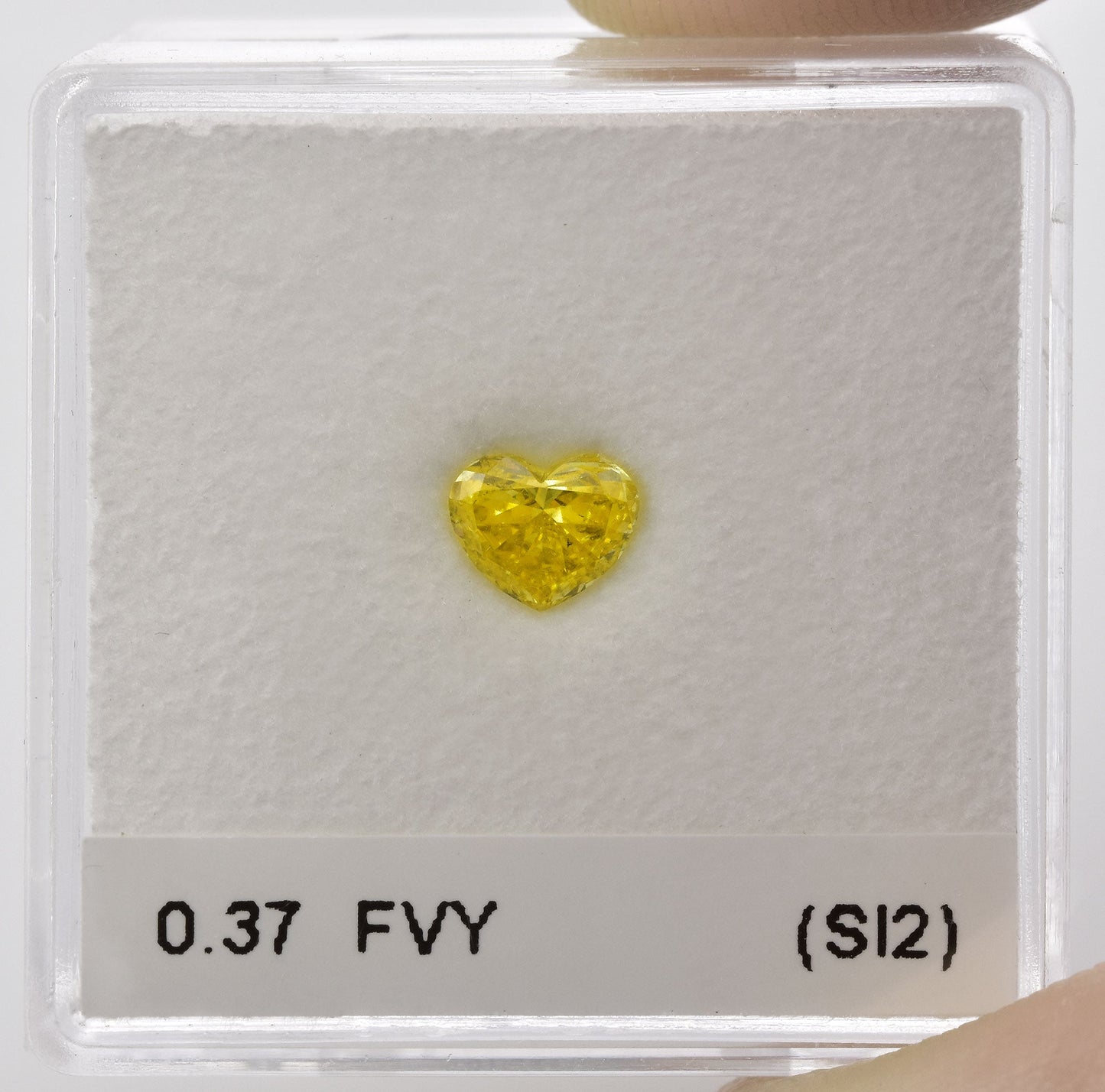 0,37 Karat Fancy Vivid Yellow Heart Diamant (SI2) GIA