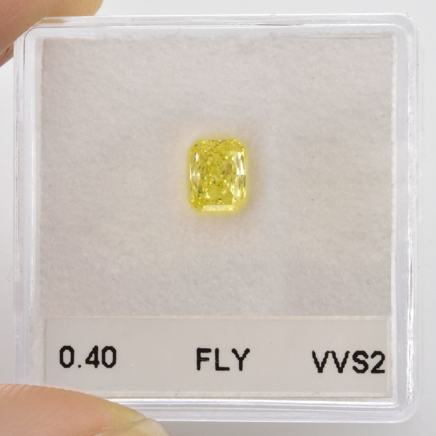 0,40 Karat Fancy Light Yellow Radiant Diamant VVS2 GIA