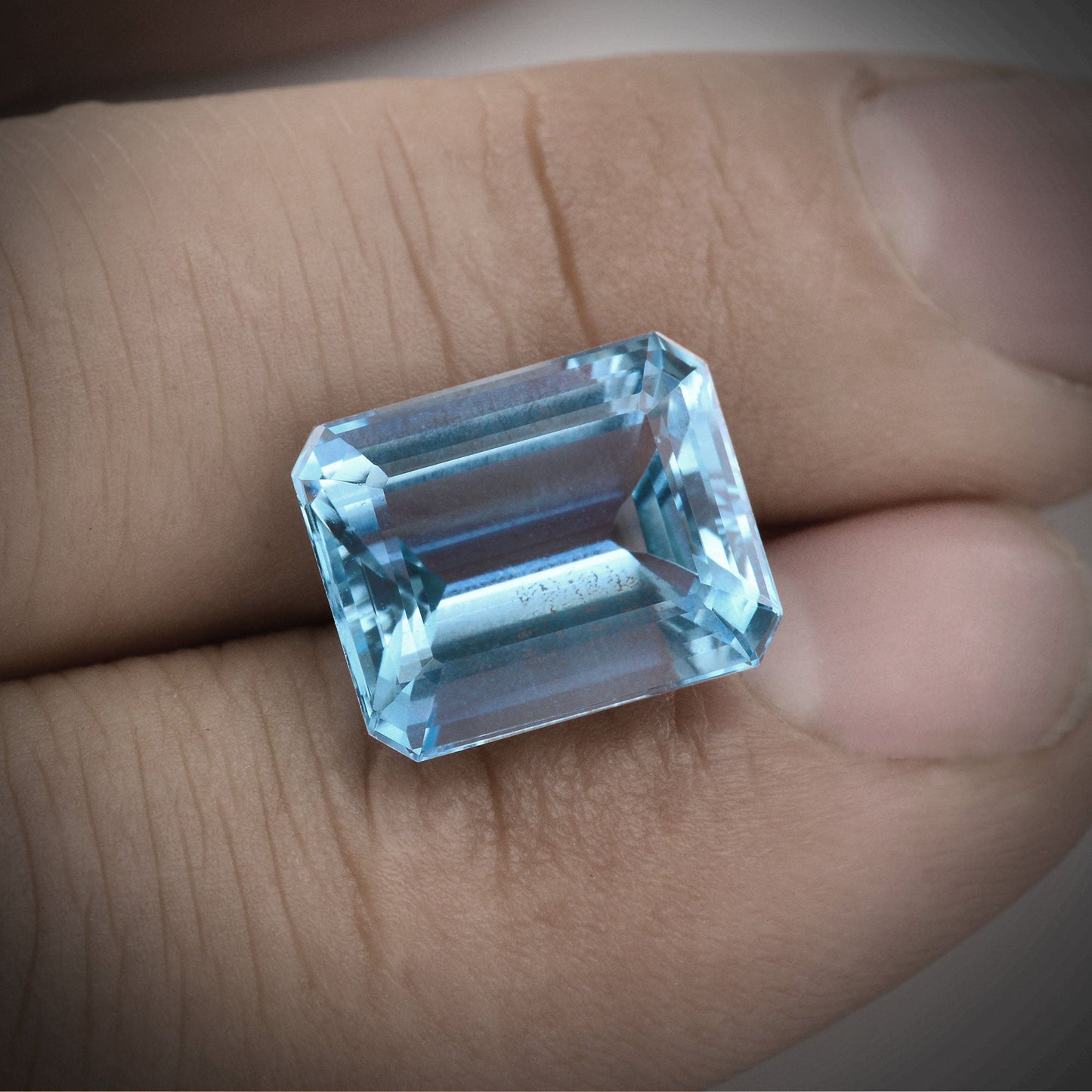 8,57 Karat blauer Smaragd-Aquamarin