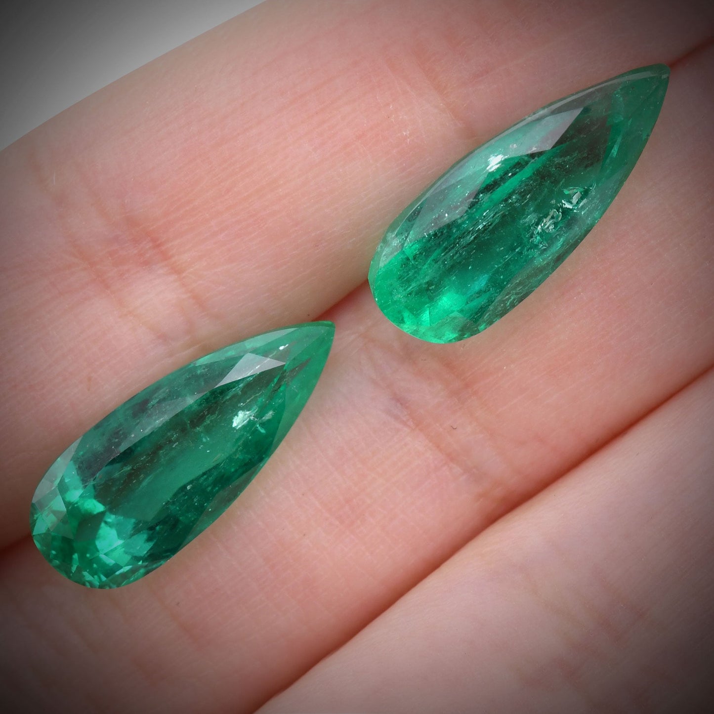 14.87 Carat Green COLOMBIAN Pear Emerald CD