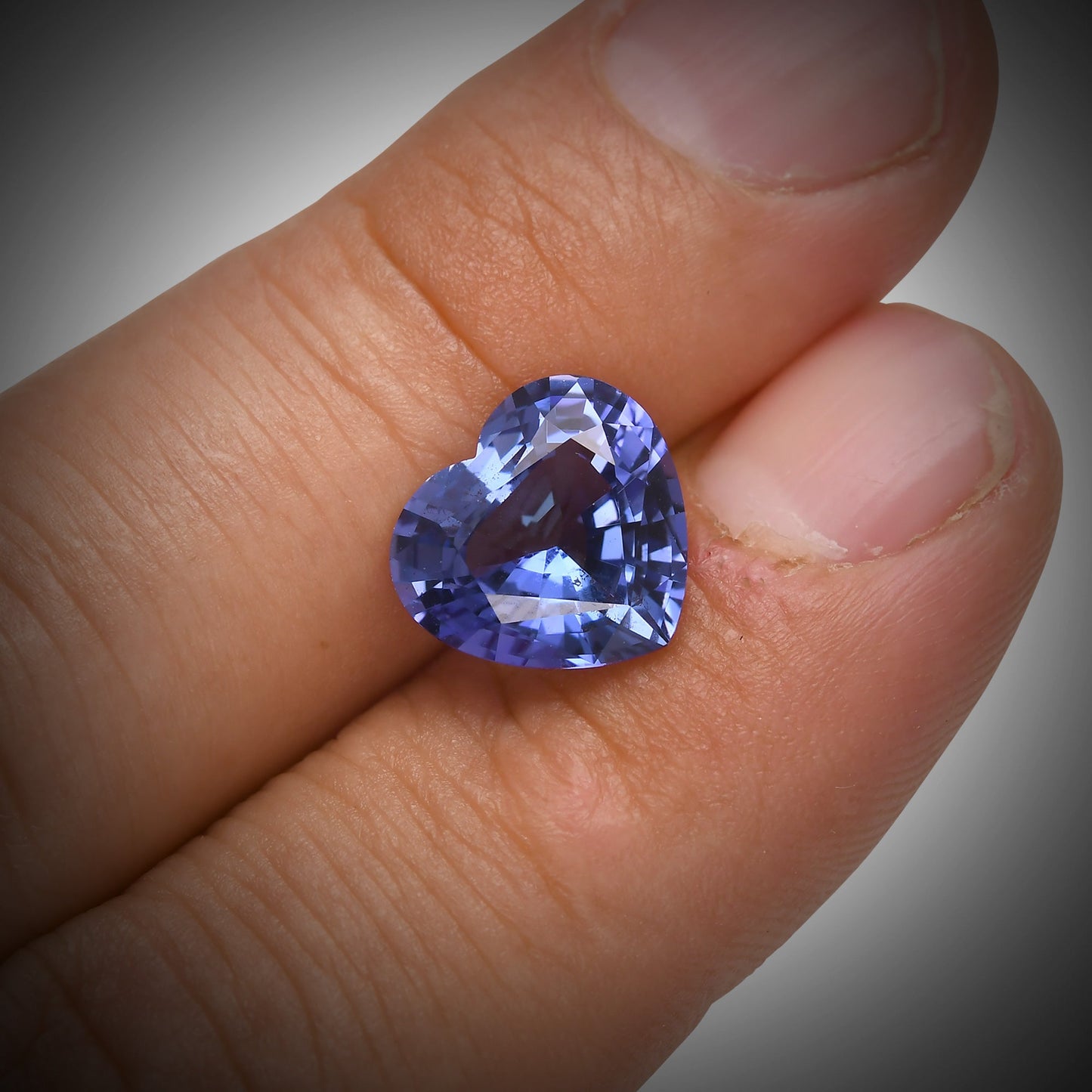 5,10 Karat blauer tansanischer Herz-Tansanit
