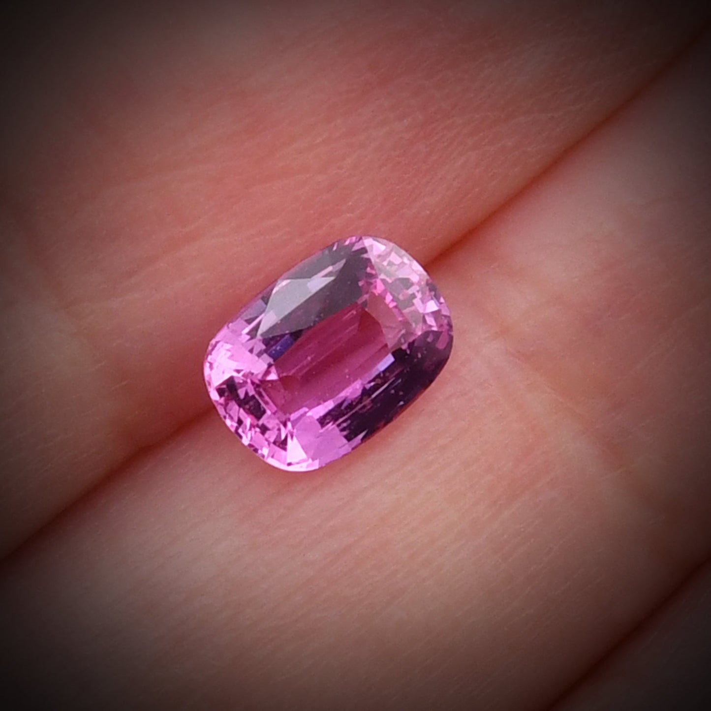 1,51 Karat rosa Kissen-Saphir