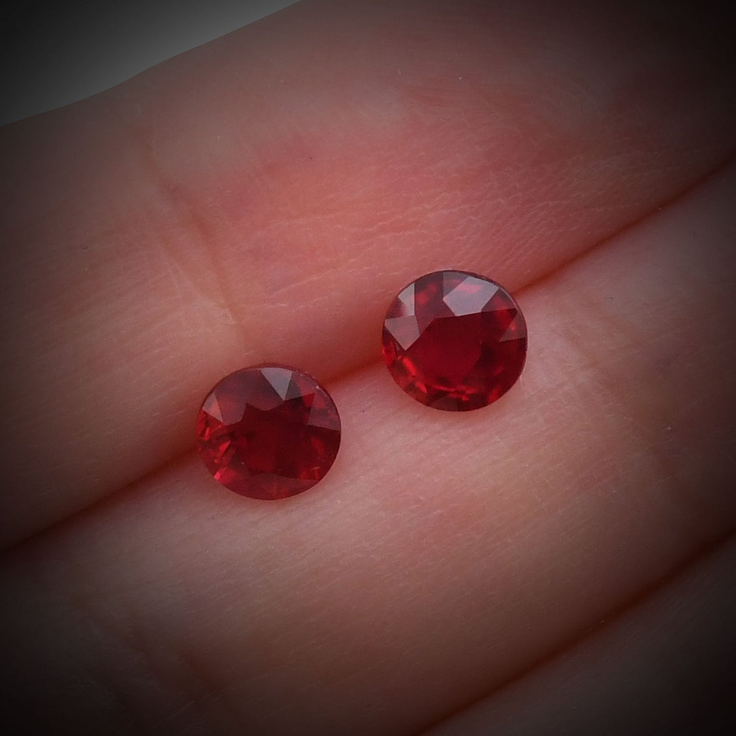 2,40 Karat roter runder Rubin