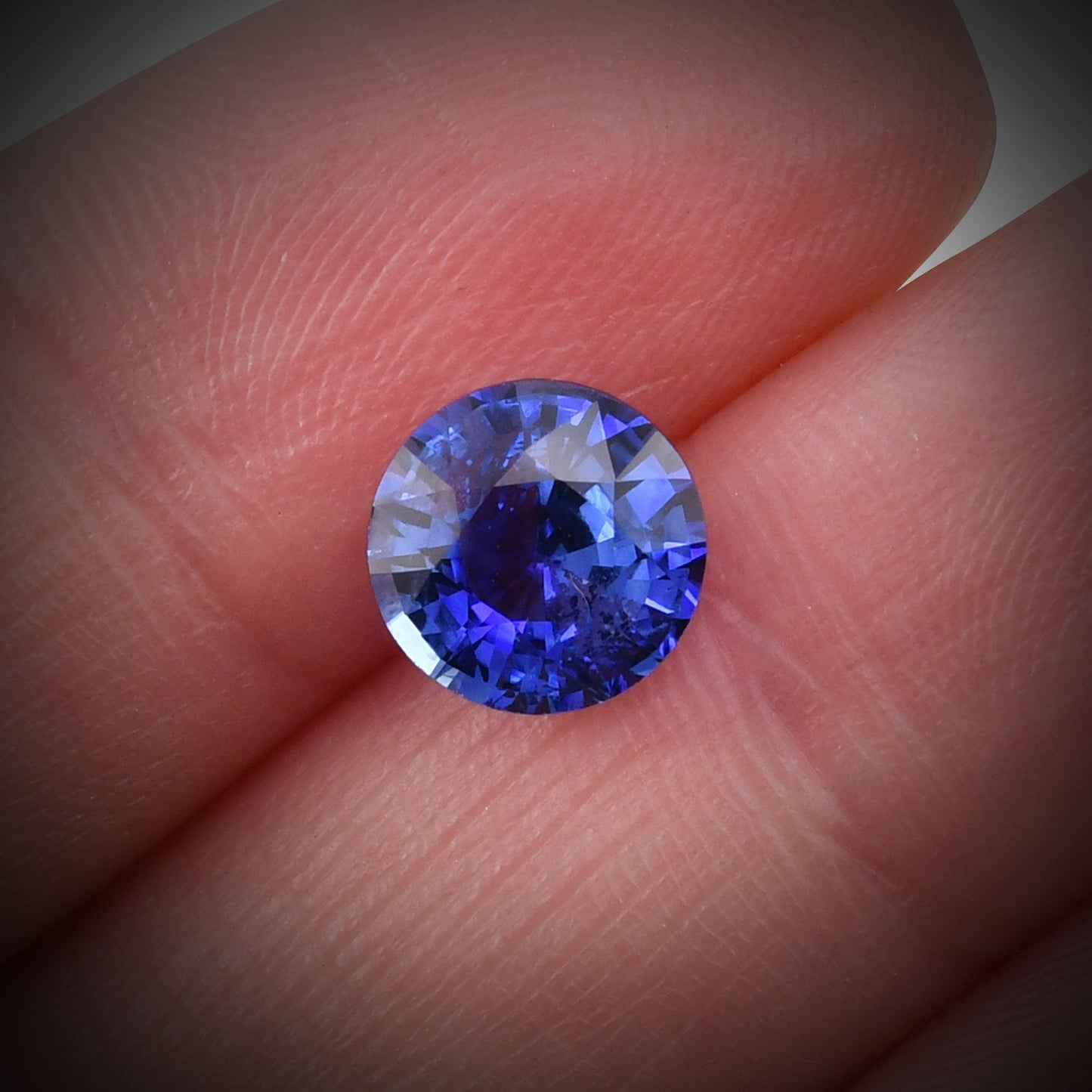 2,43 Karat blauer runder Saphir aus Sri Lanka