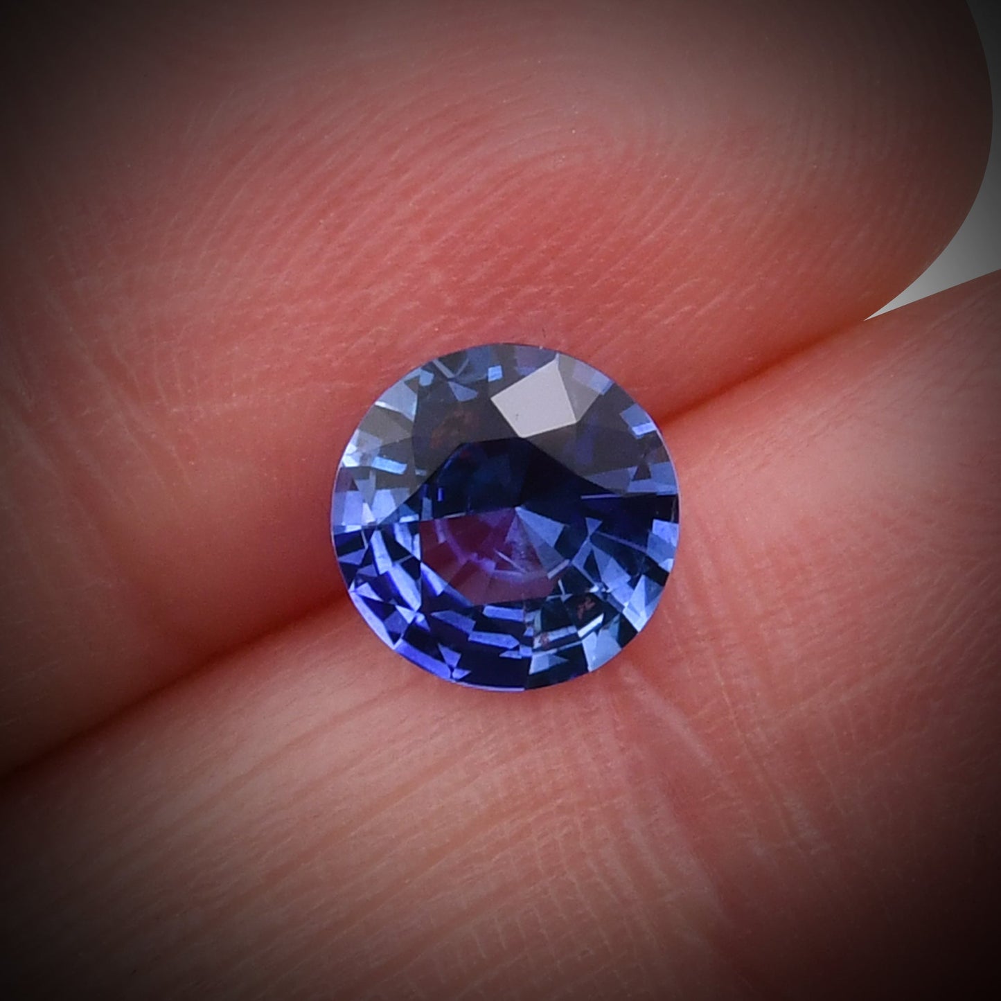 1,55 Karat blauer runder Saphir aus Sri Lanka