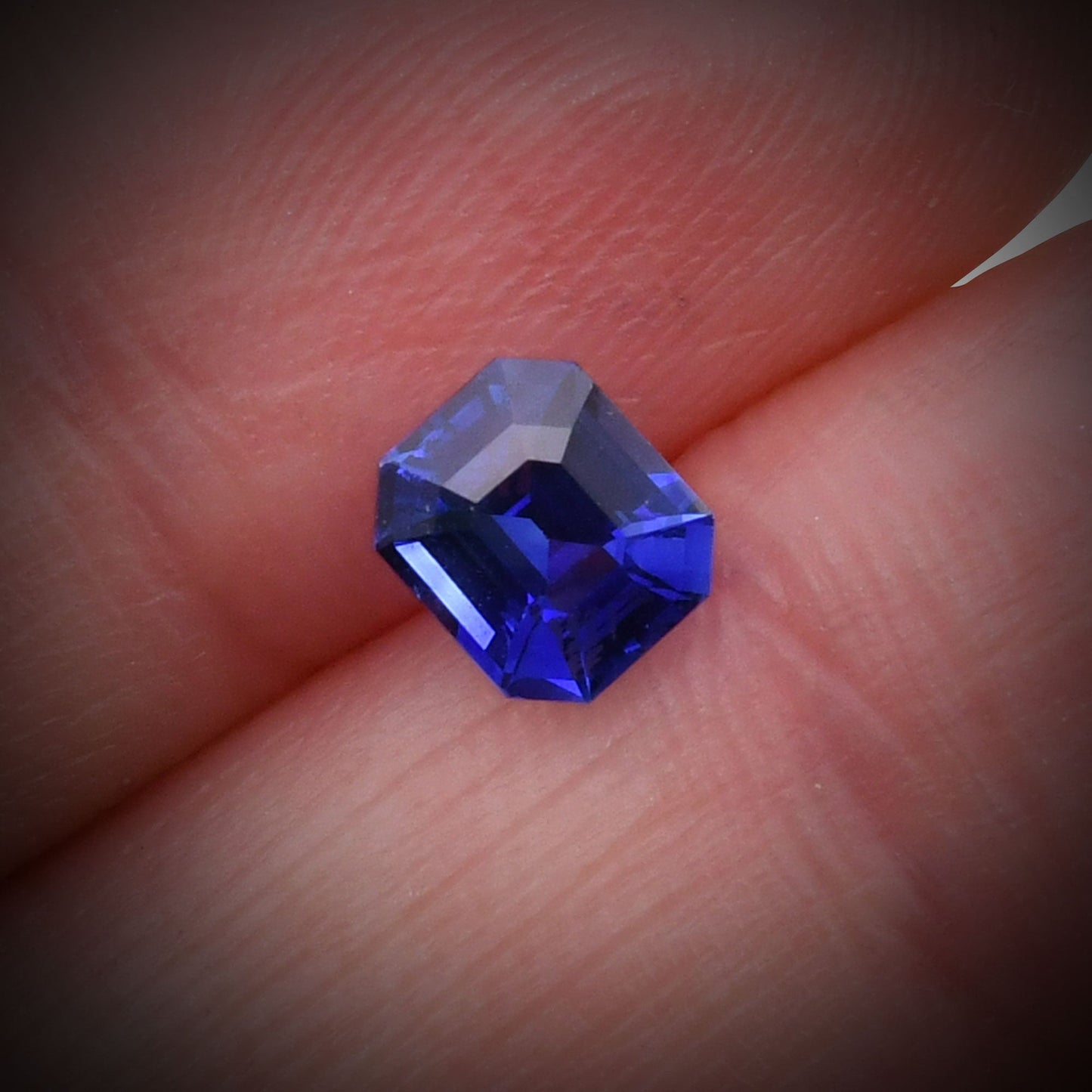 1,27 Karat blauer Smaragd-Saphir