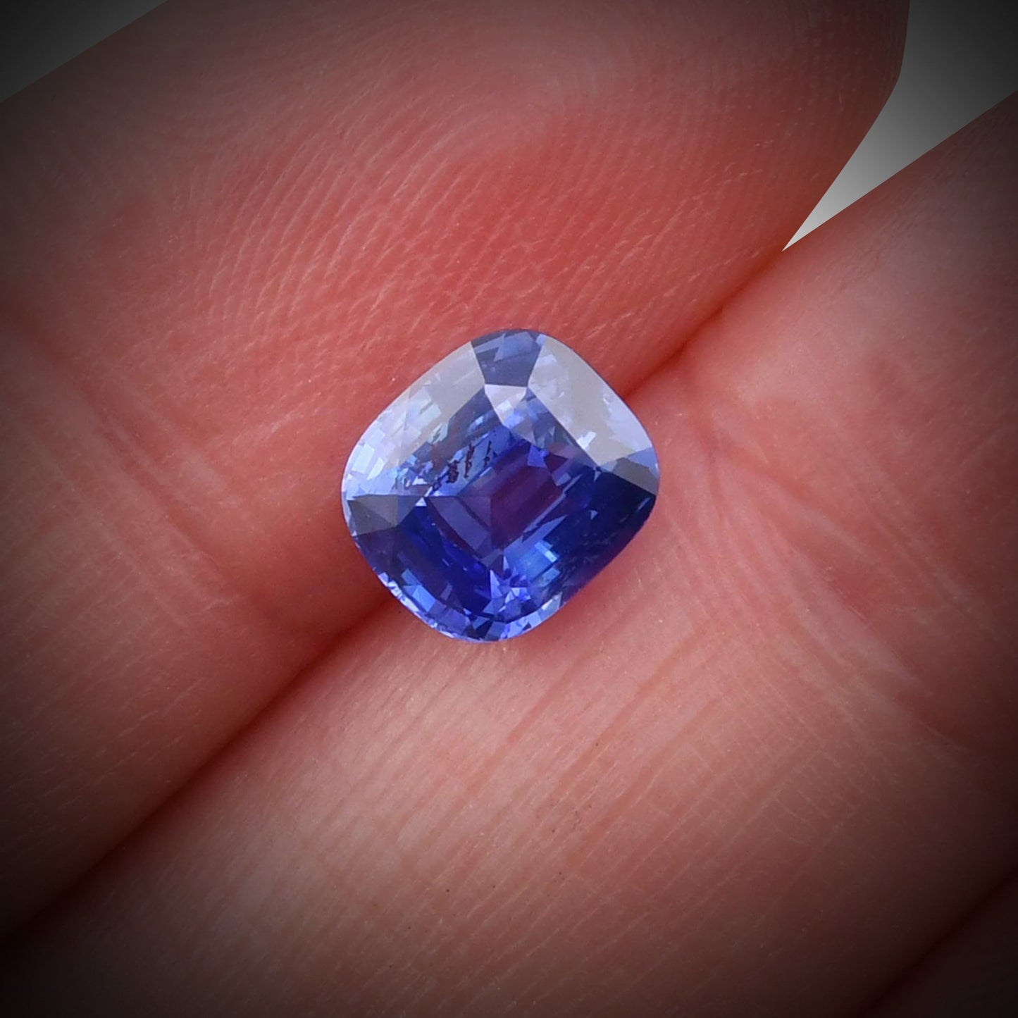 2,01 Karat blauer Kissen-Saphir