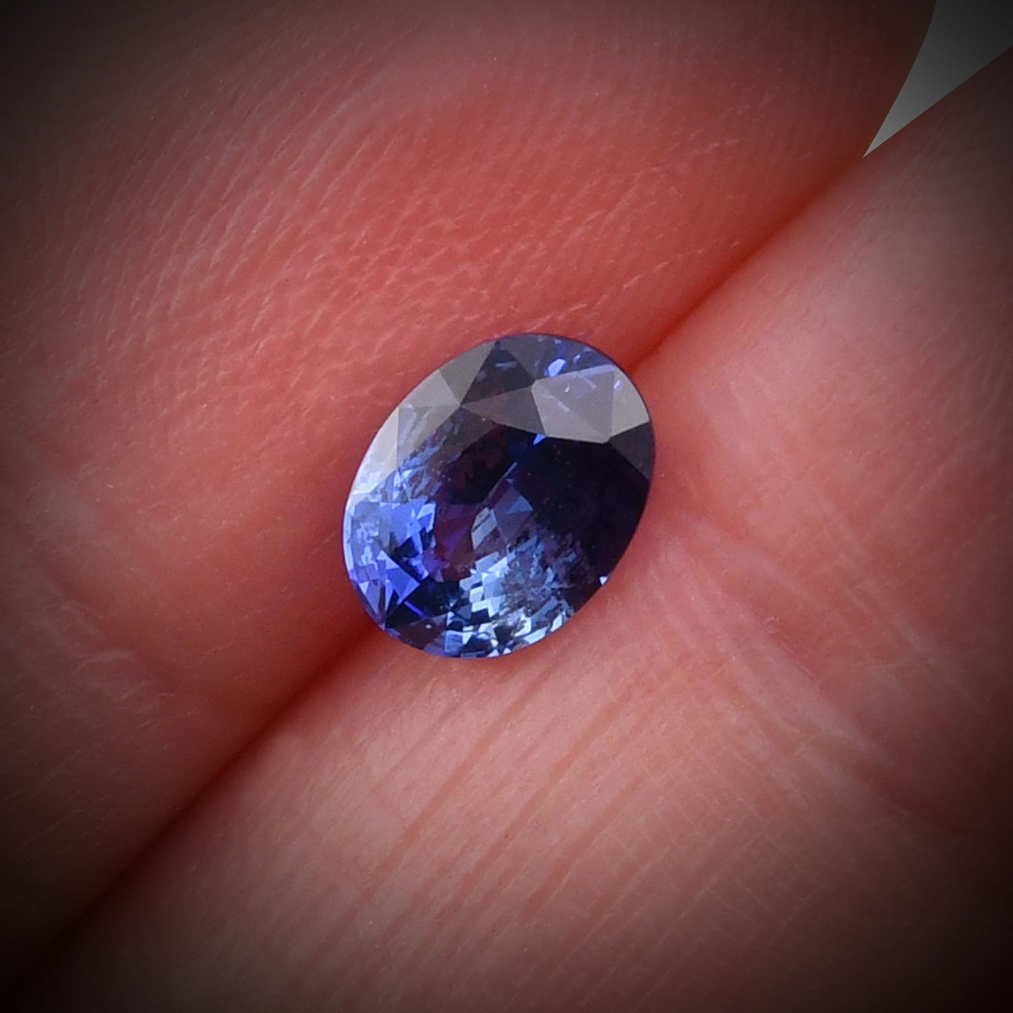 1,33 Karat blauer ovaler Saphir