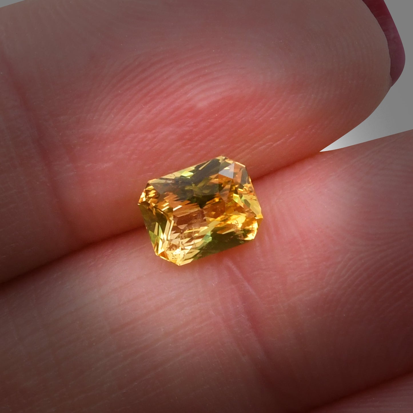 1,52 Karat gelber strahlender Saphir