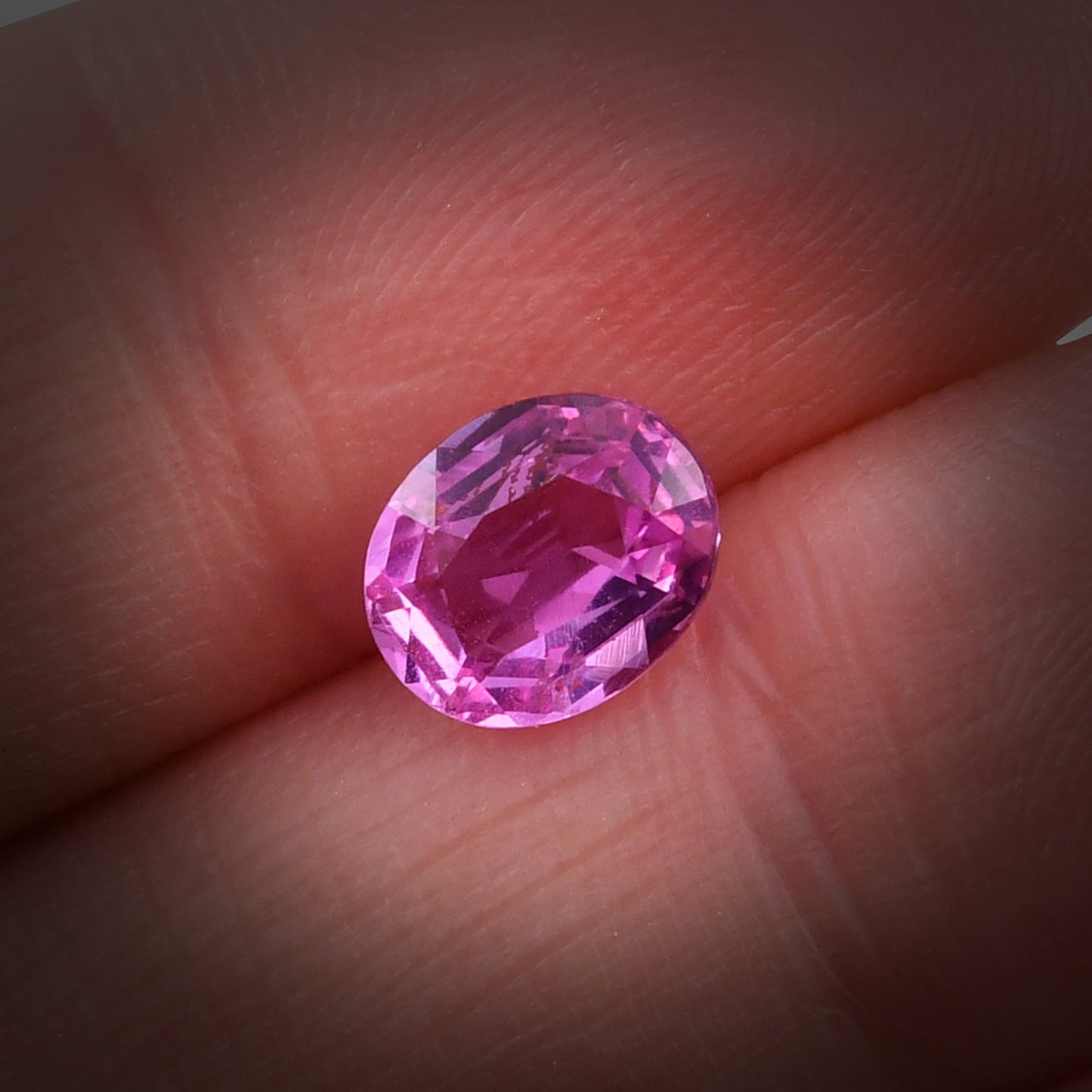 1,74 Karat rosa ovaler Saphir