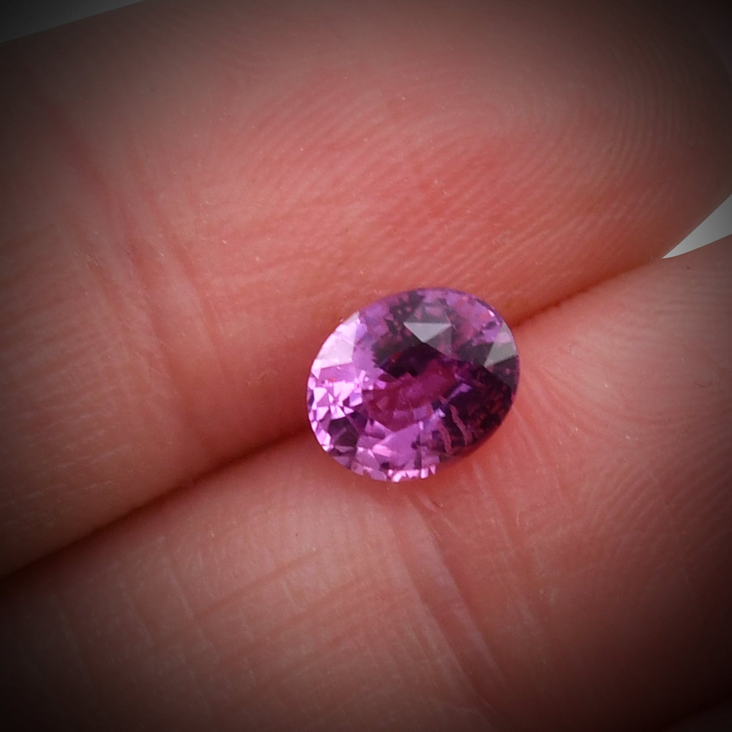 1,51 Karat rosa ovaler Saphir