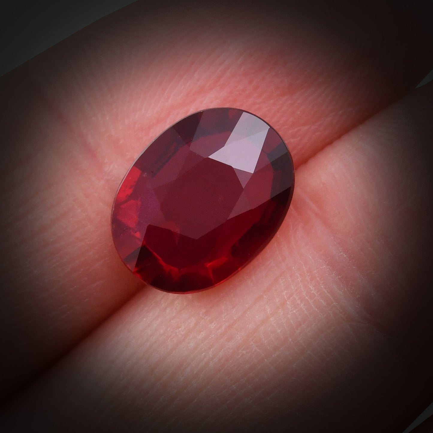 4,10 Karat roter ovaler Rubin aus Mosambik (GRS)