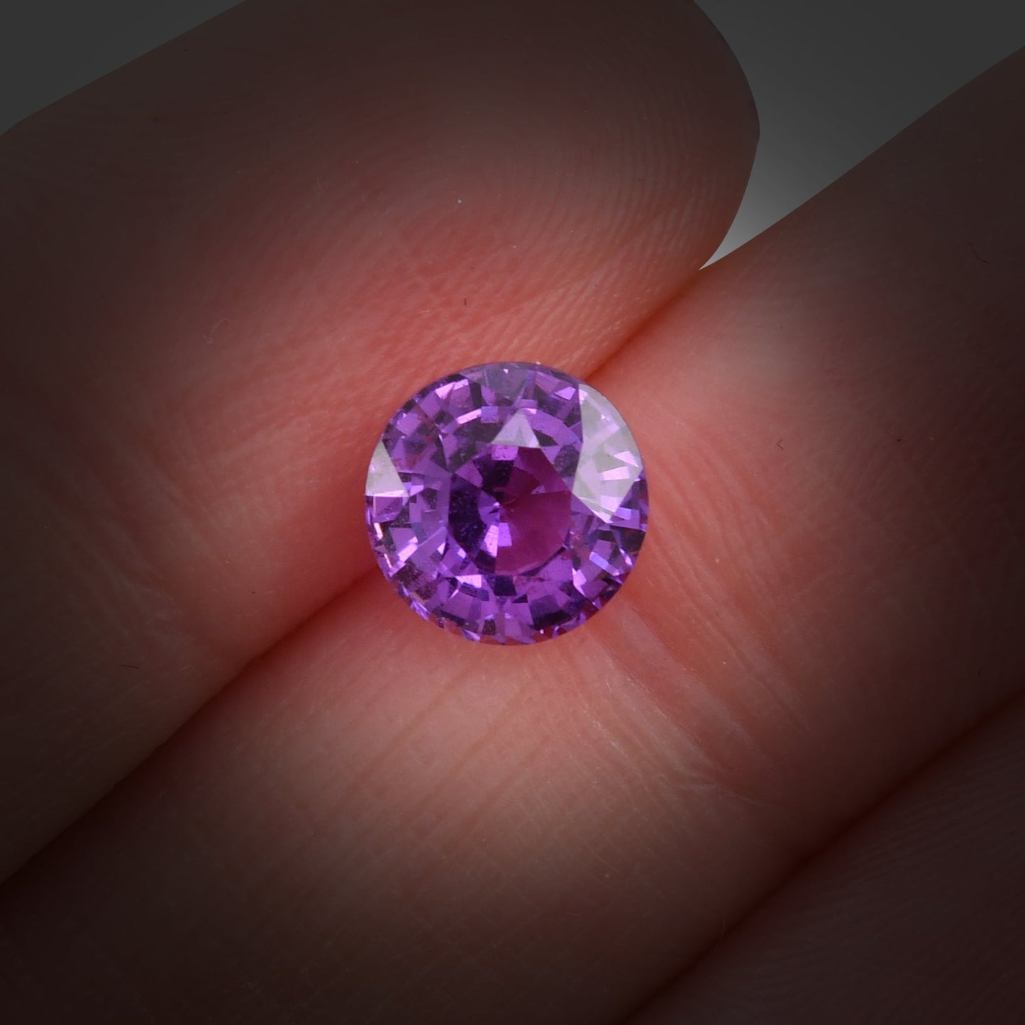 2,23 Karat violetter runder Saphir aus Madagaskar