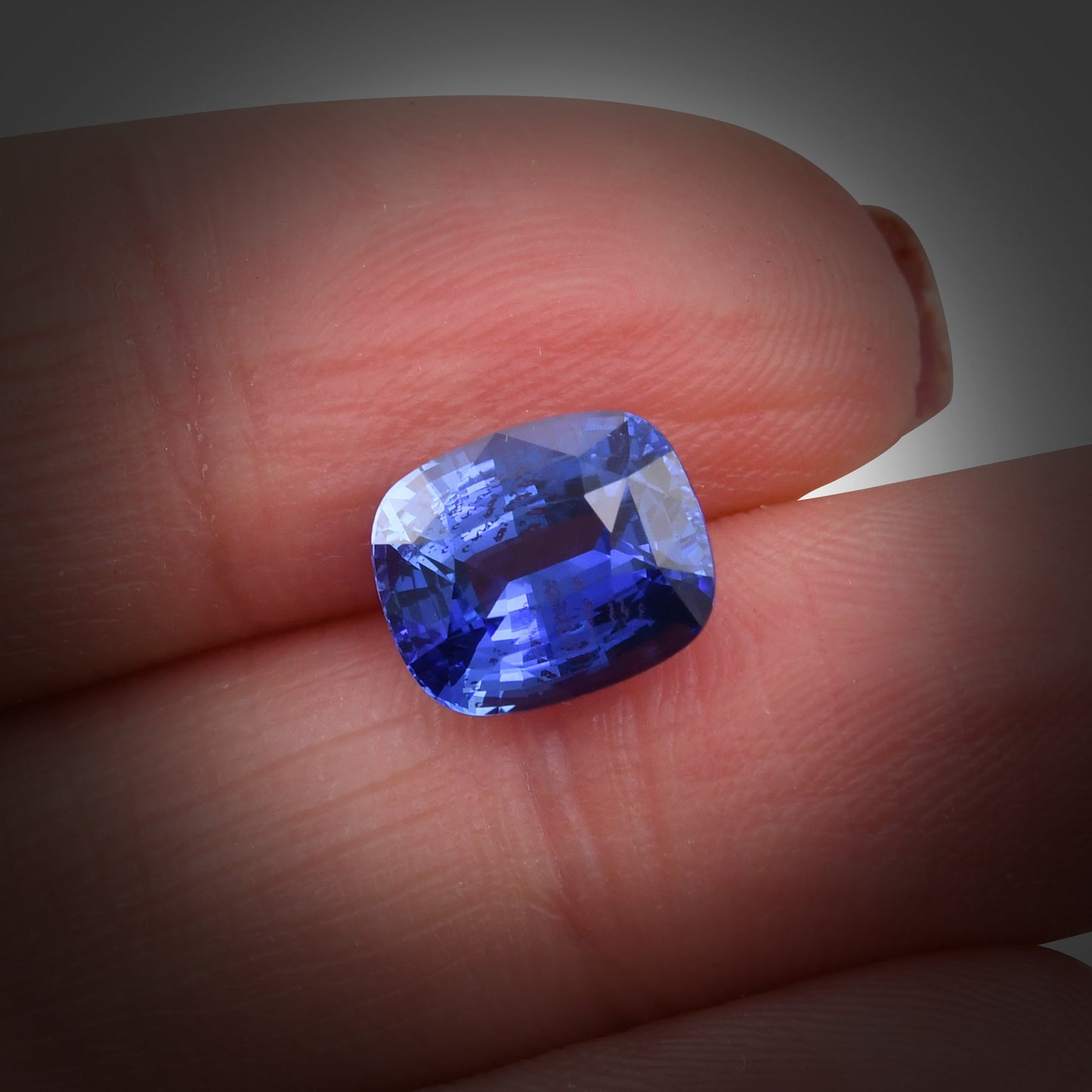 4,08 Karat blauer sri-lankischer Kissen-Saphir CD