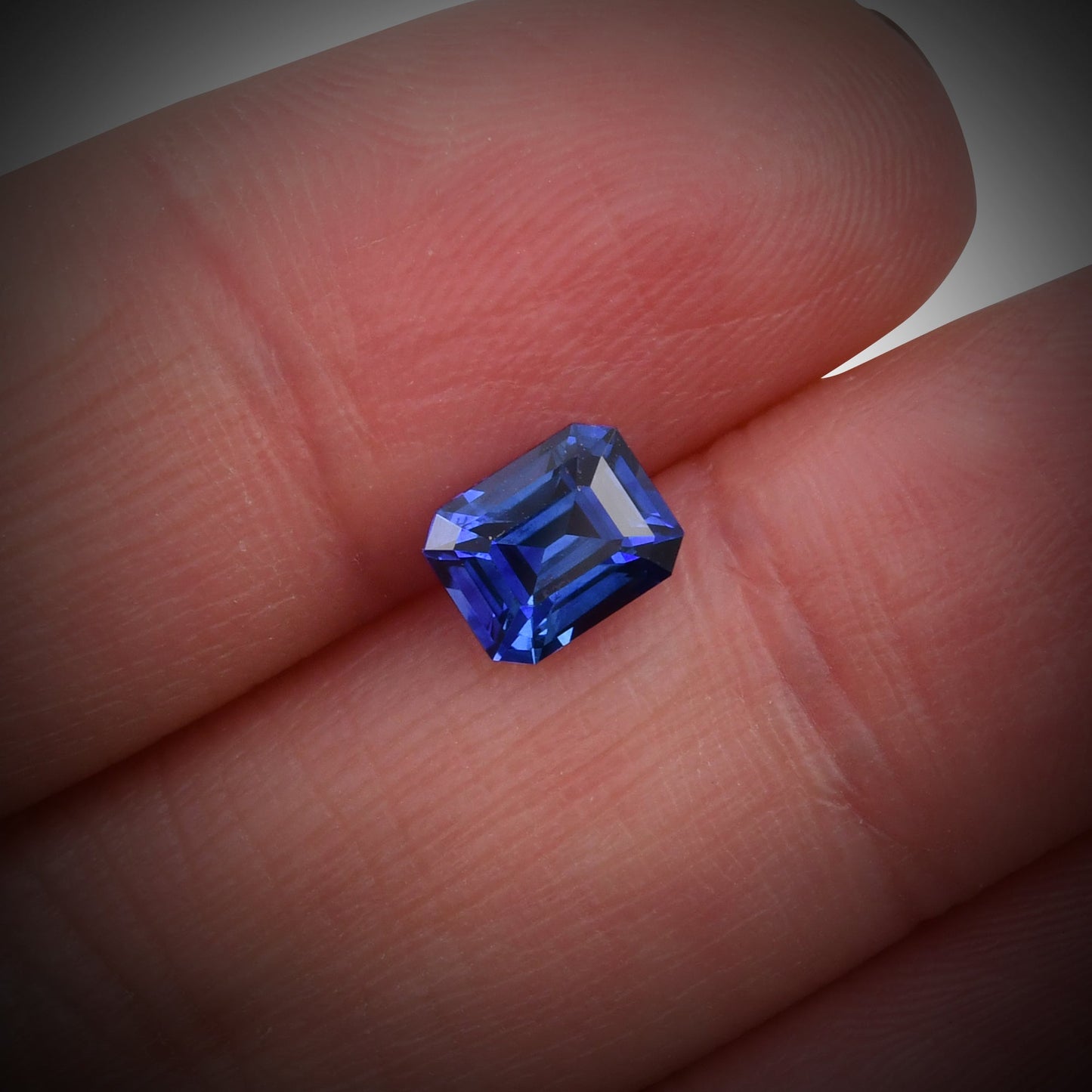 1,35 Karat blauer Smaragd-Saphir aus Sri Lanka