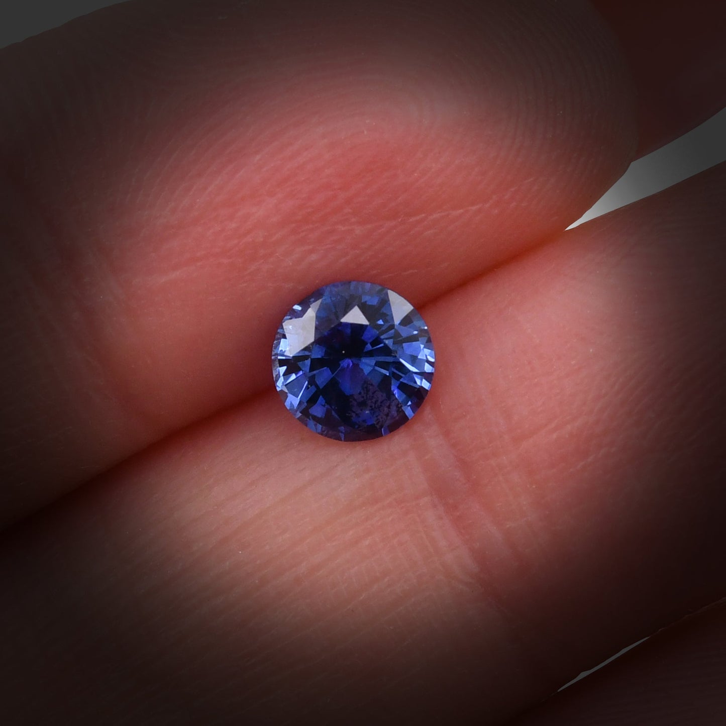 1,09 Karat blauer runder Saphir aus Sri Lanka