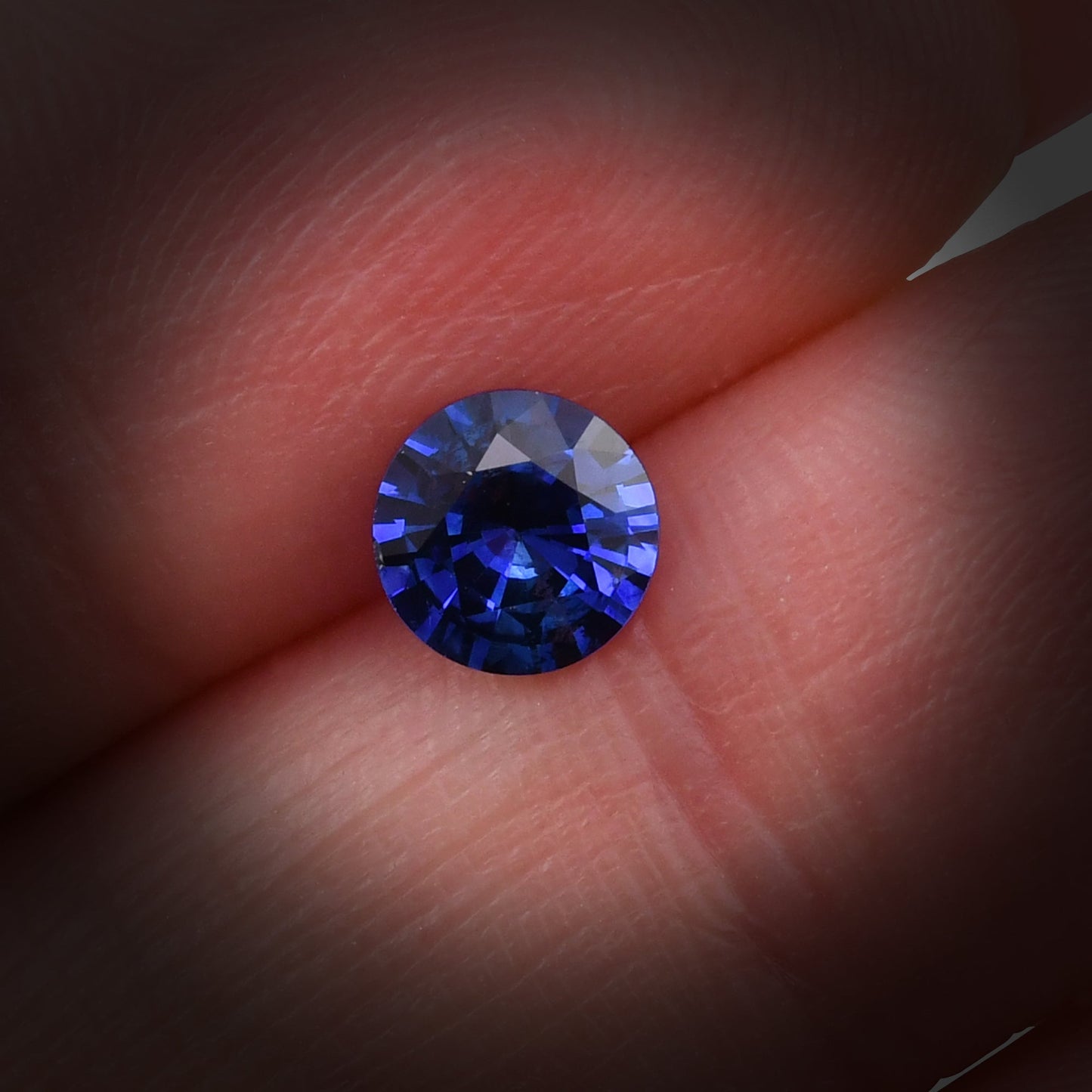 0,98 Karat blauer runder Saphir aus Sri Lanka