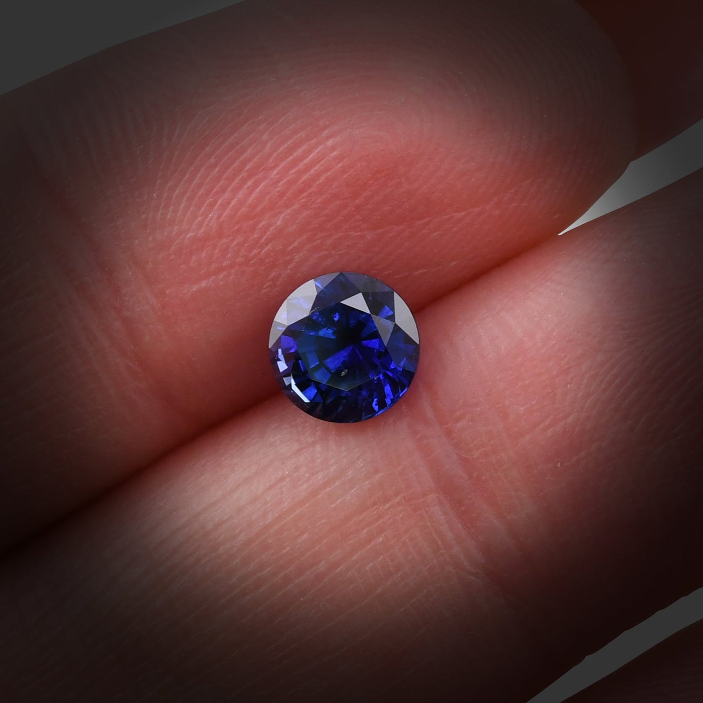 1,36 Karat blauer runder Saphir aus Sri Lanka