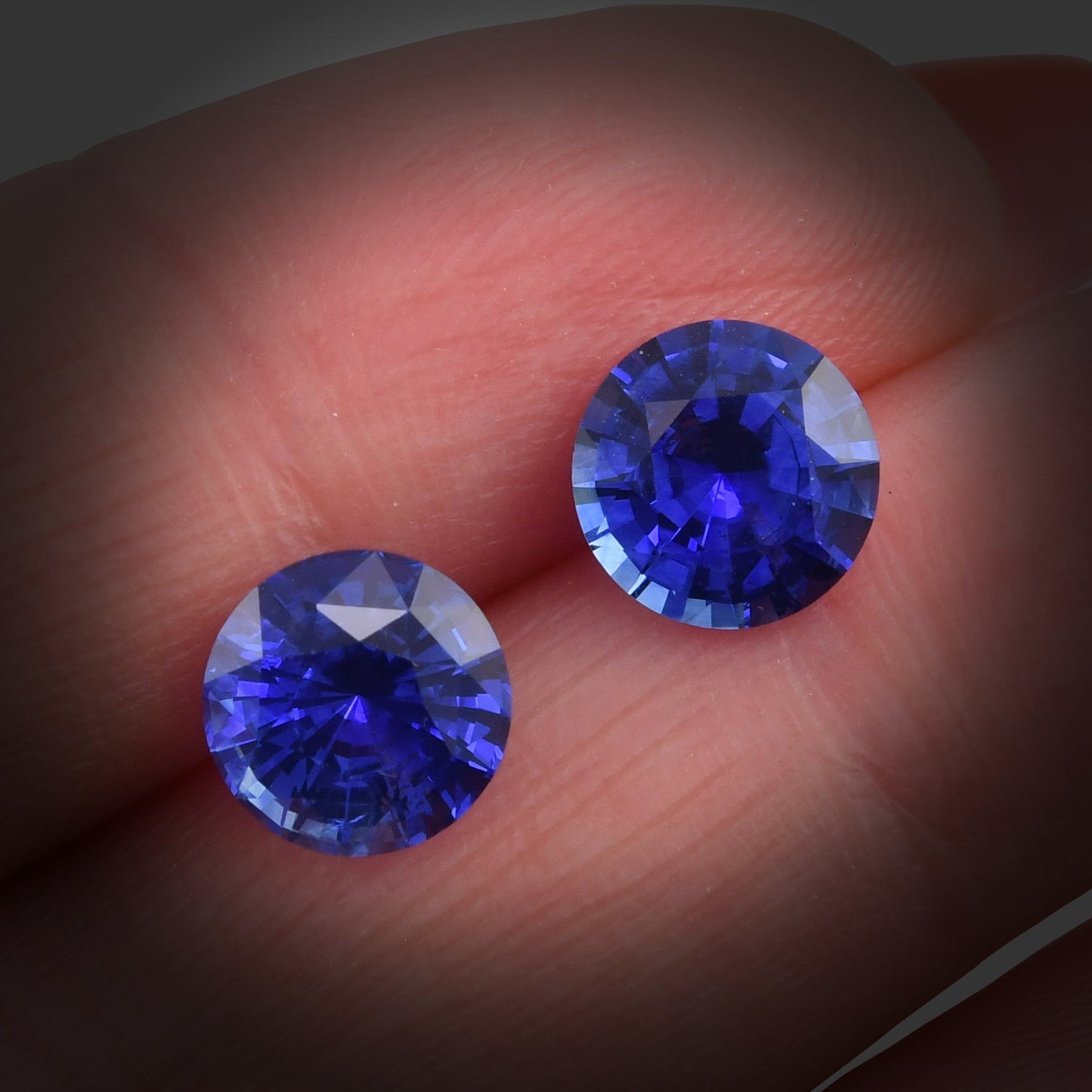 4,65 Karat blauer runder Saphir aus Sri Lanka