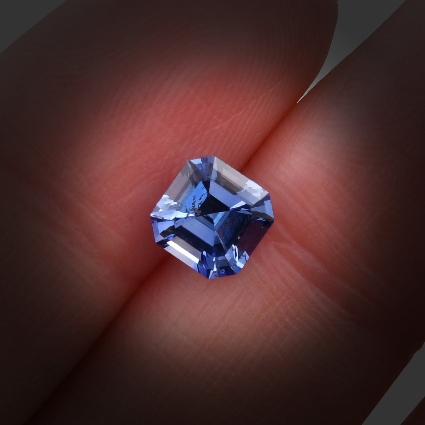 1,64 Karat blauer Smaragd-Saphir aus Sri Lanka