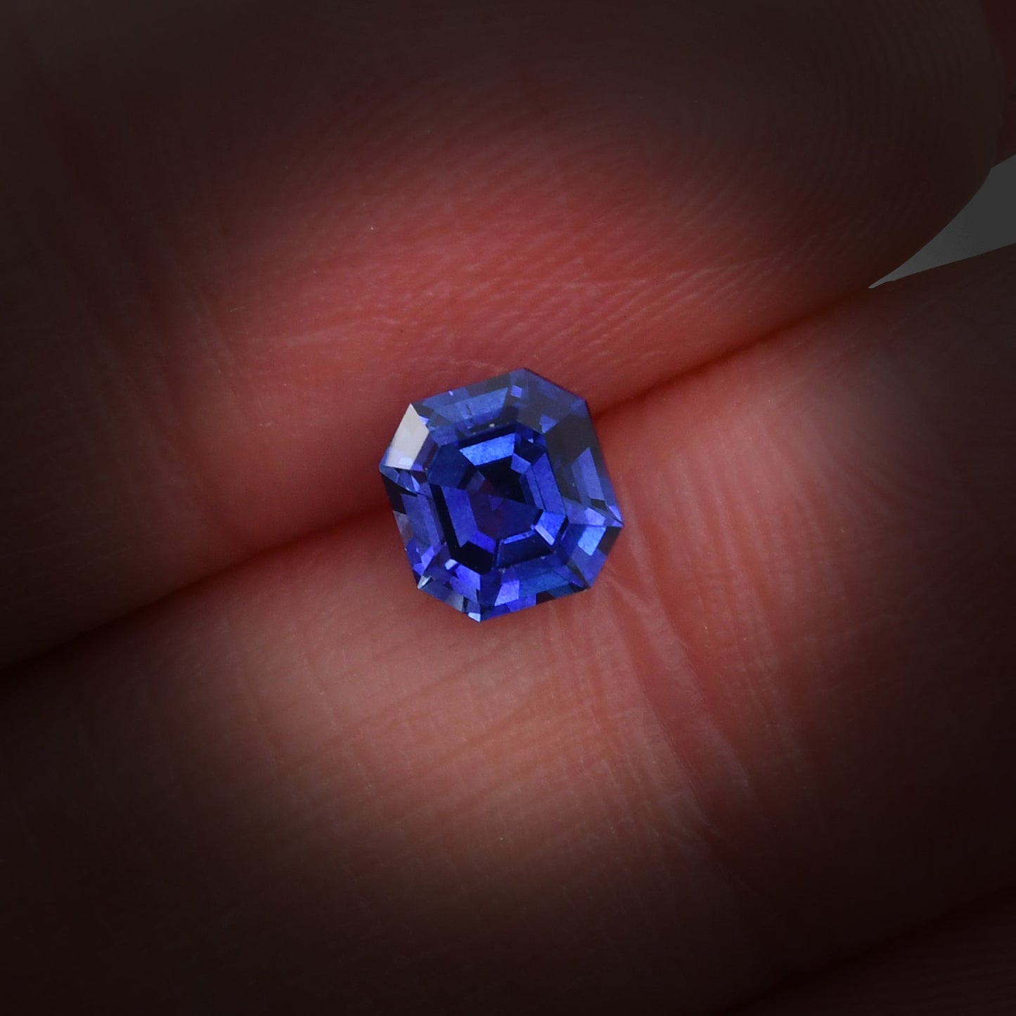 1,01 Karat blauer Smaragd-Saphir aus Sri Lanka
