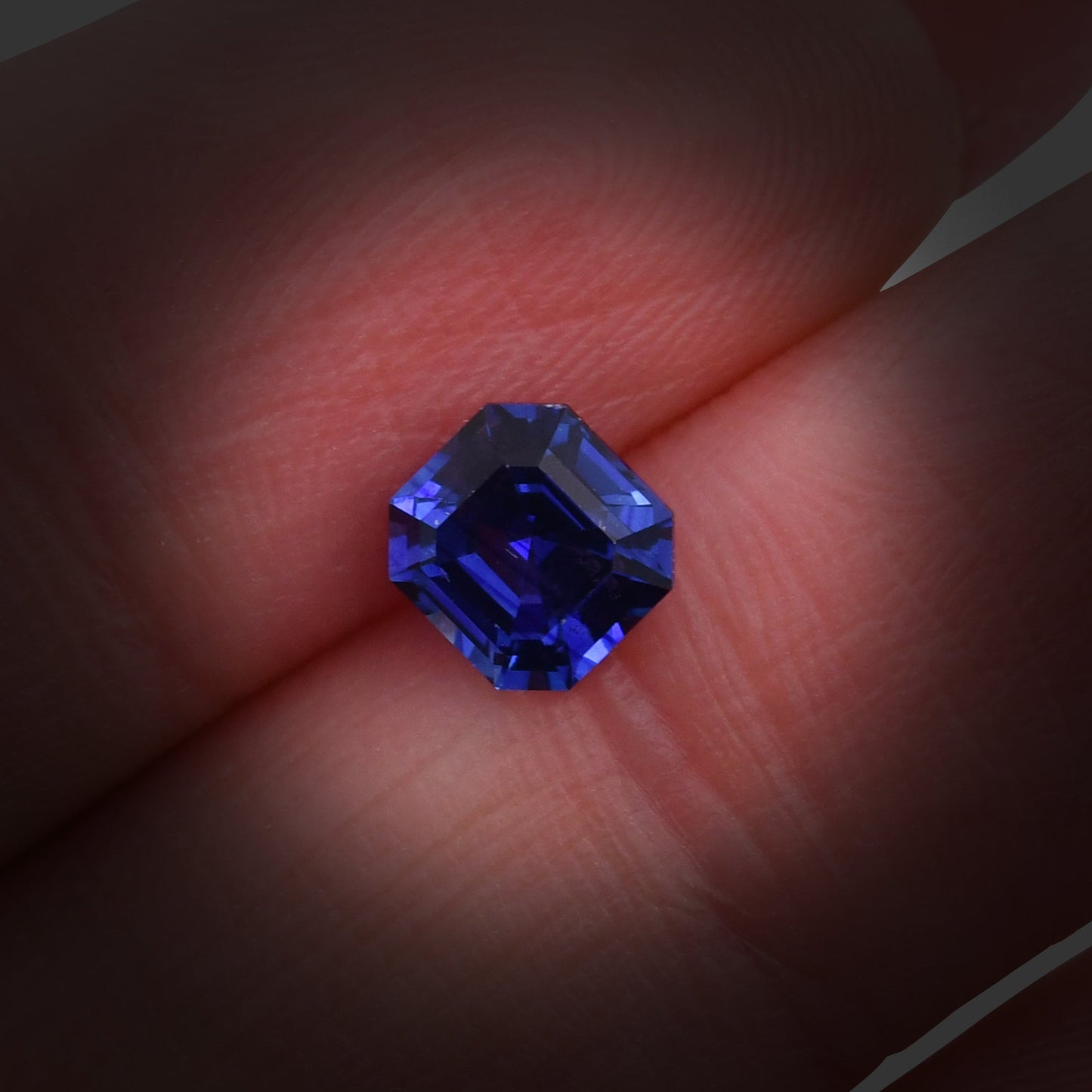 1,18 Karat blauer Smaragd-Saphir aus Sri Lanka