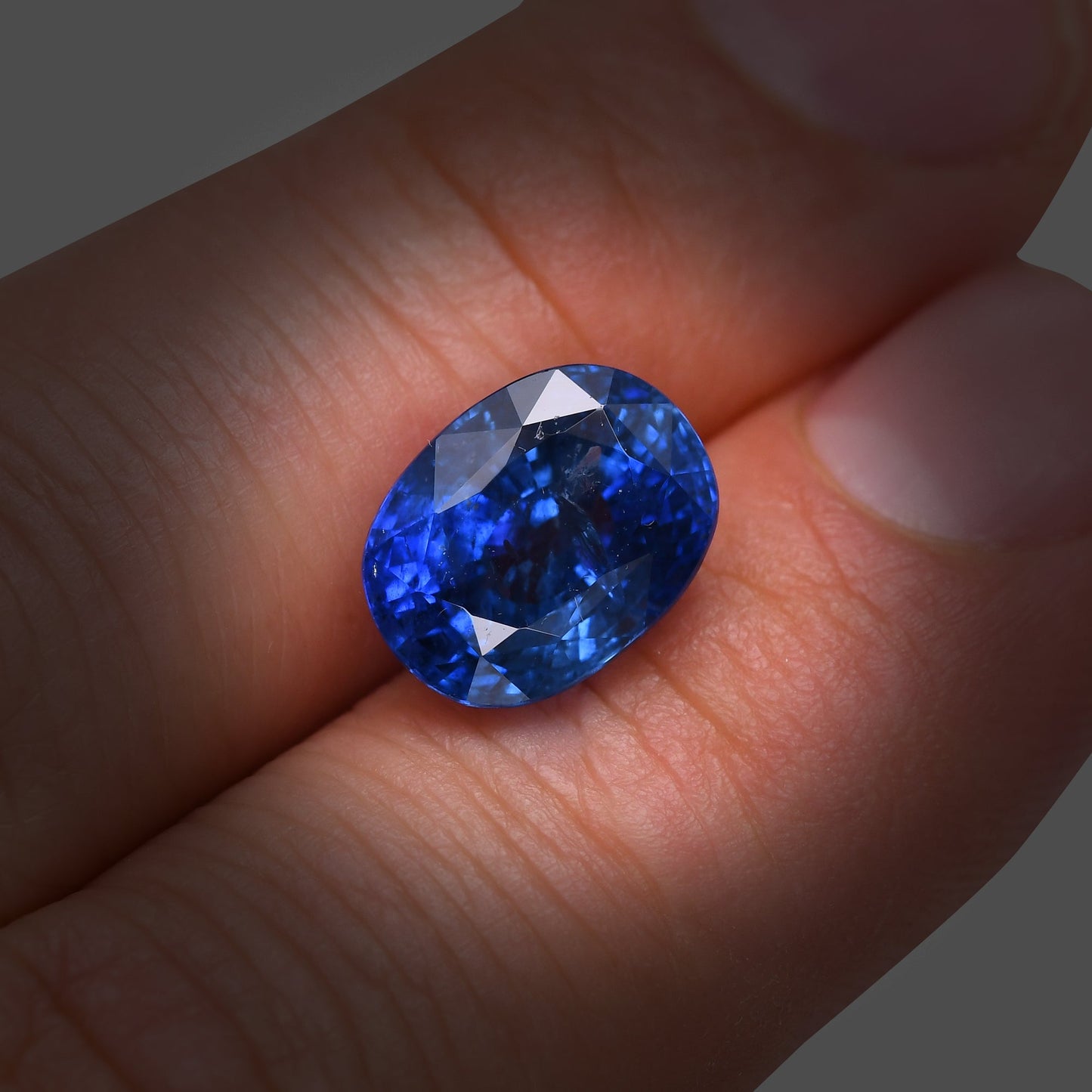 7,27 Karat blauer ovaler Saphir aus Sri Lanka (GRS)
