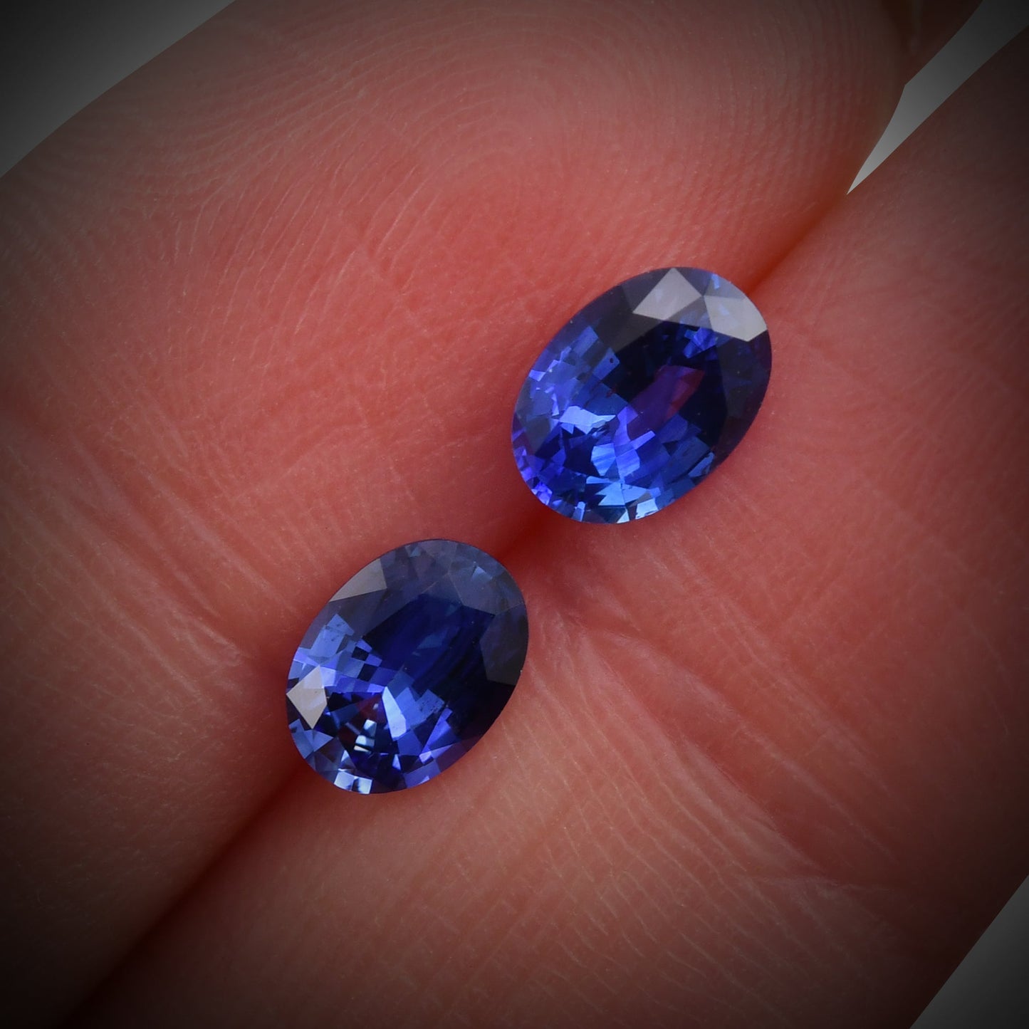 1,68 Karat blauer ovaler Saphir aus Sri Lanka