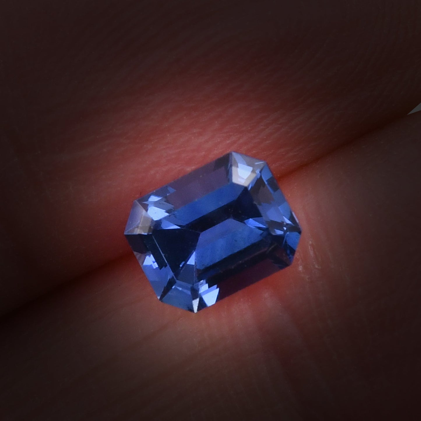 1,30 Karat blauer Smaragd-Saphir aus Sri Lanka