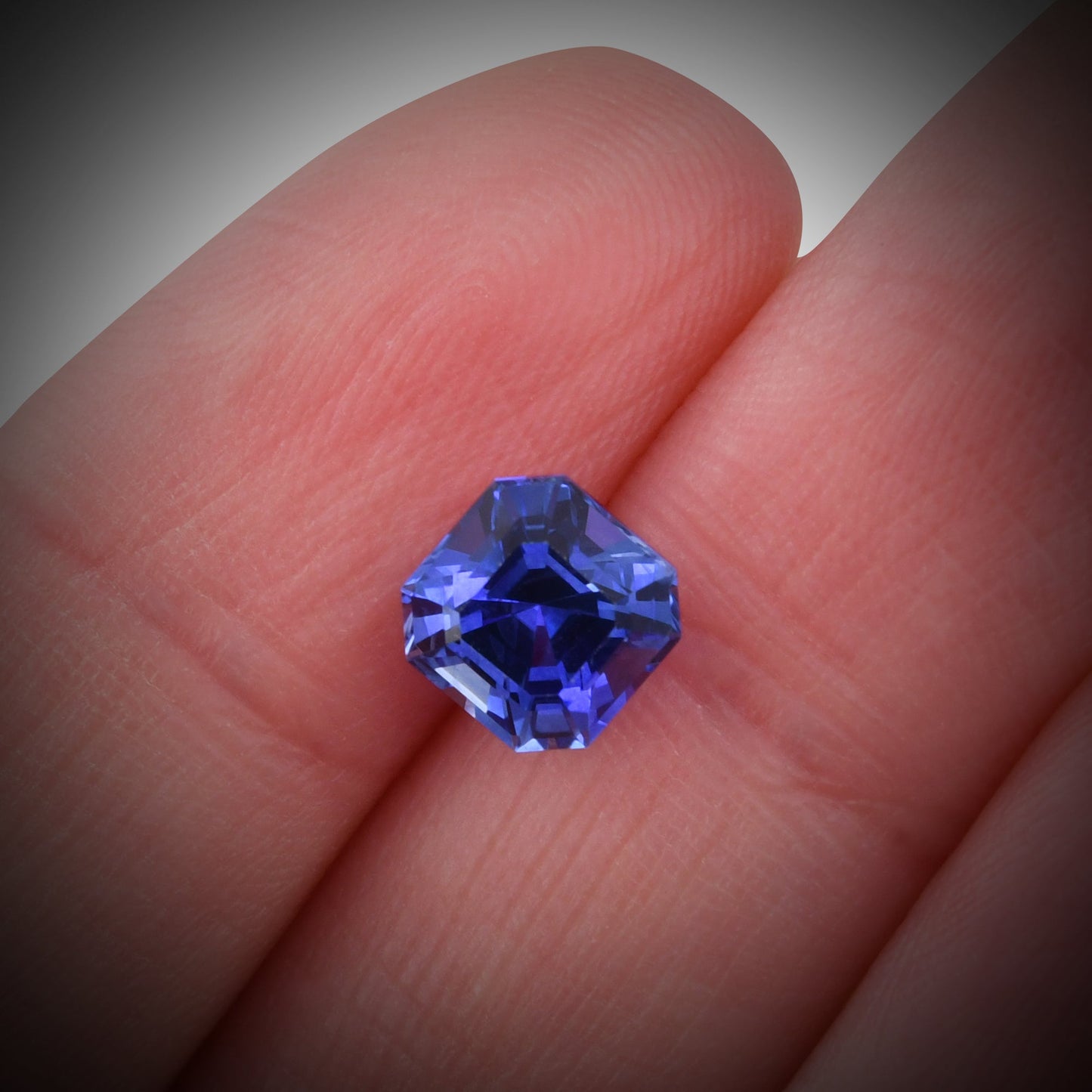 2,19 Karat blauer Smaragd-Saphir aus Sri Lanka
