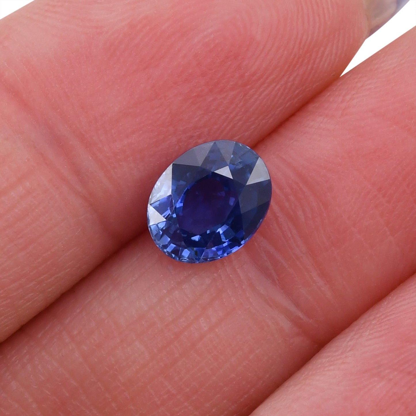 1,90 Karat blauer ovaler Saphir aus Sri Lanka