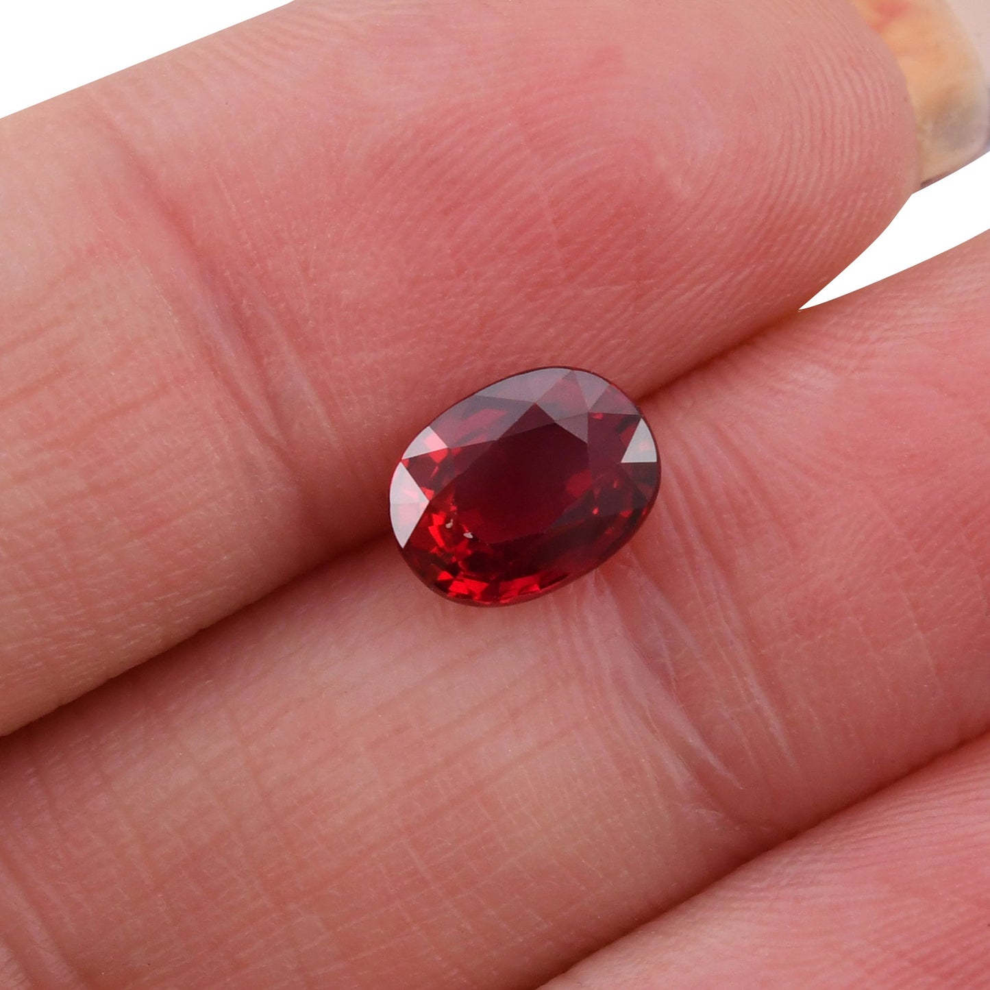 2,12 Karat roter ovaler Rubin aus Mosambik (GRS)