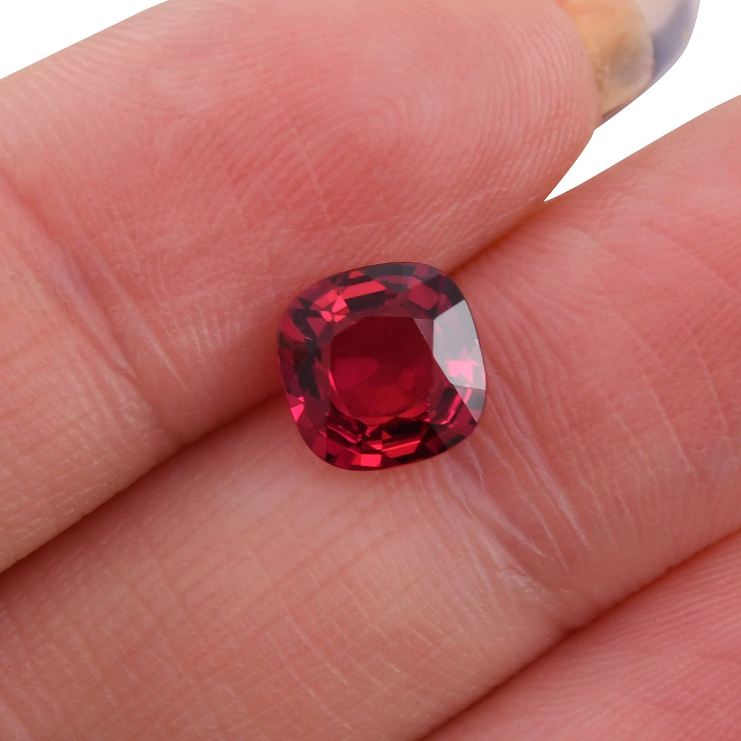 2,10 Karat roter Mosambik-Kissenrubin