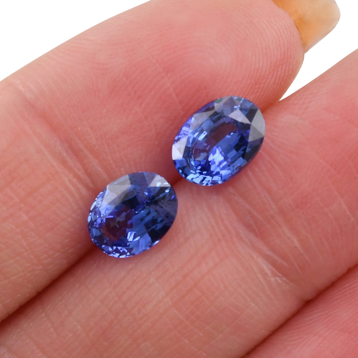 3,65 Karat blauer ovaler Saphir aus Sri Lanka