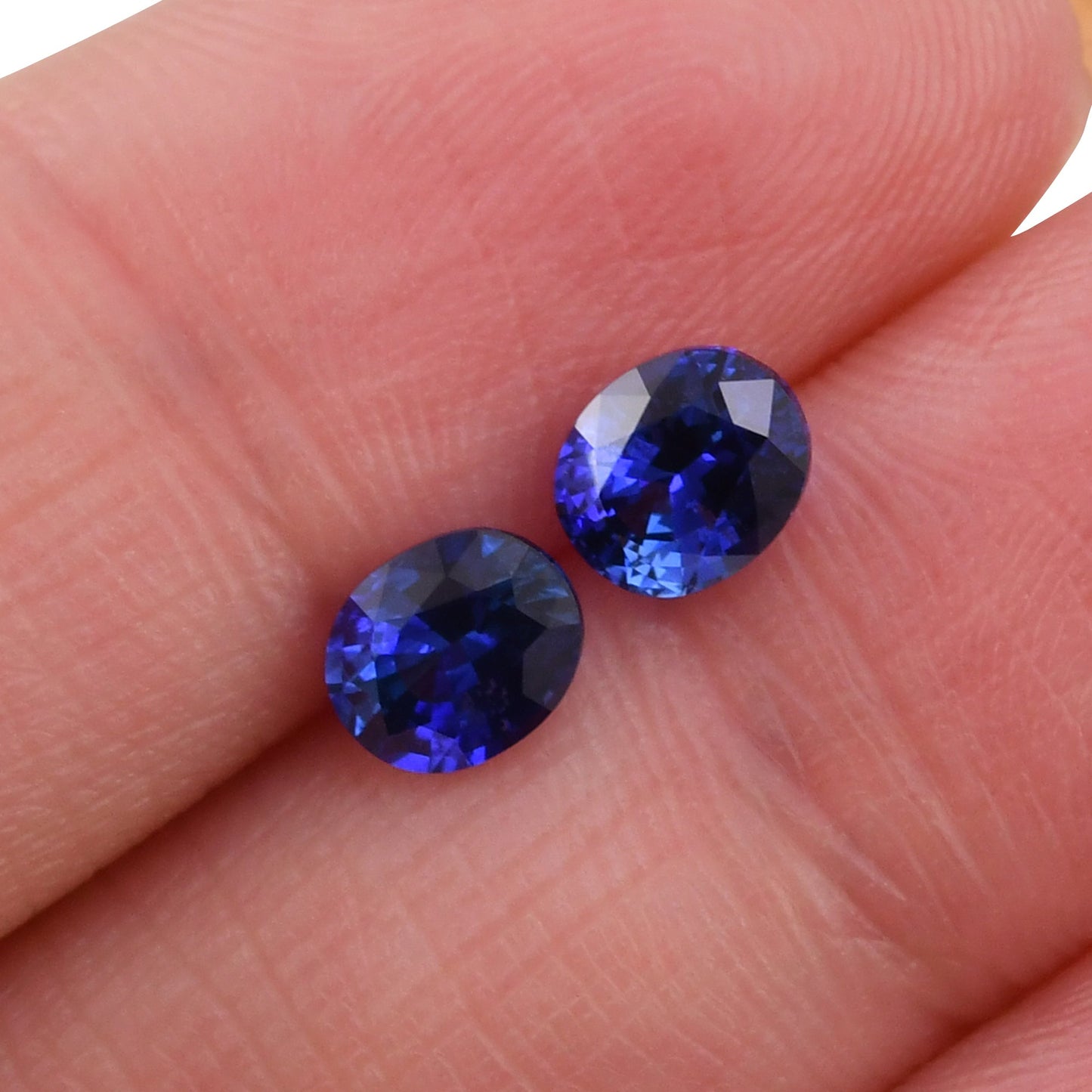 1,79 Karat blauer ovaler Saphir aus Sri Lanka