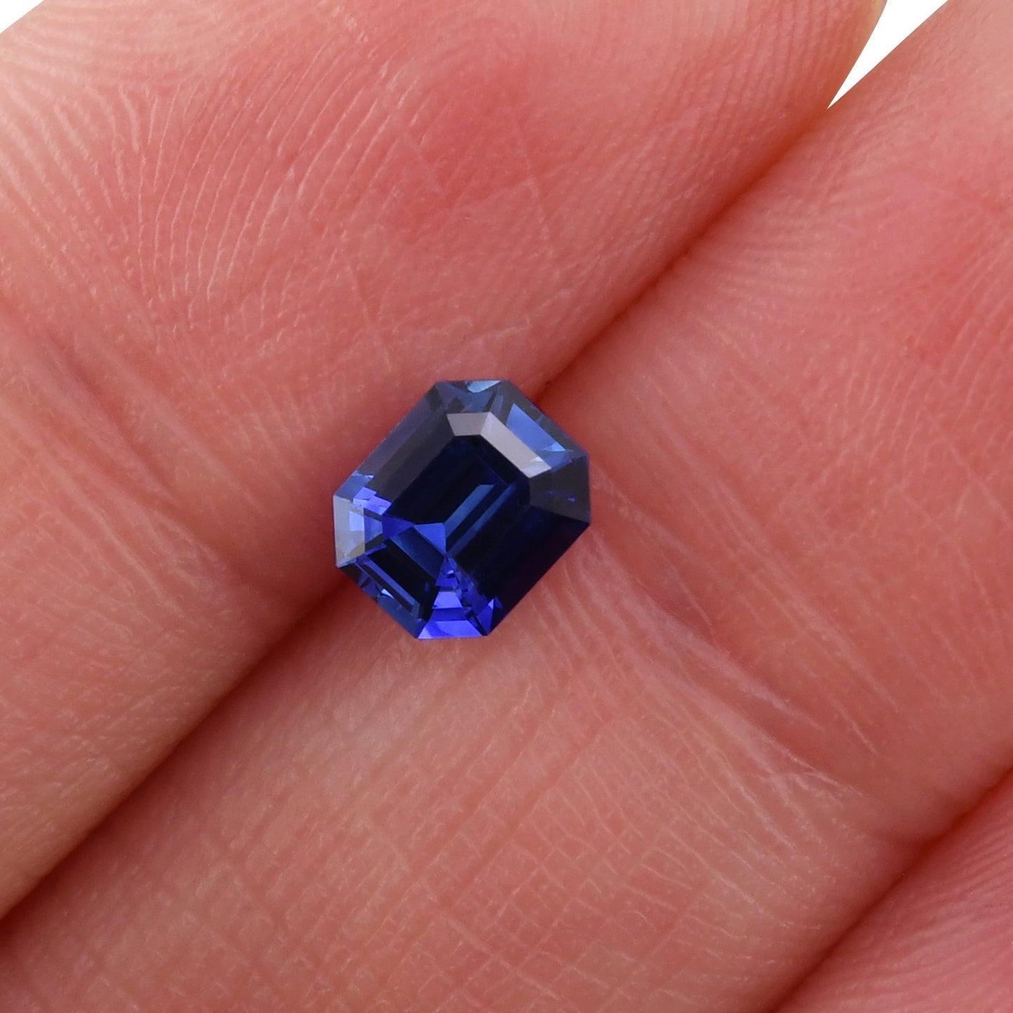 0,95 Karat blauer Smaragd-Saphir aus Sri Lanka