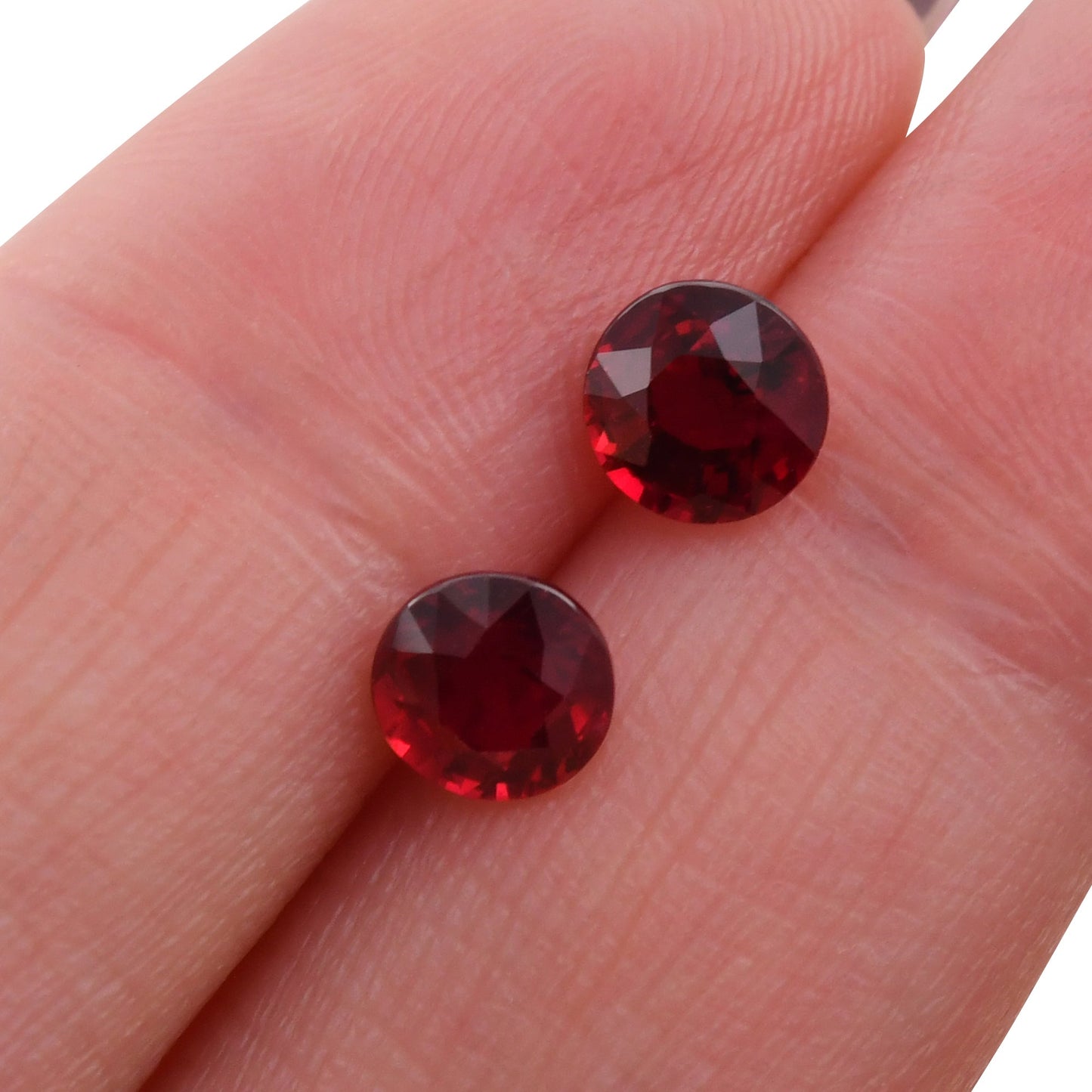2,31 Karat roter runder Rubin aus Mosambik
