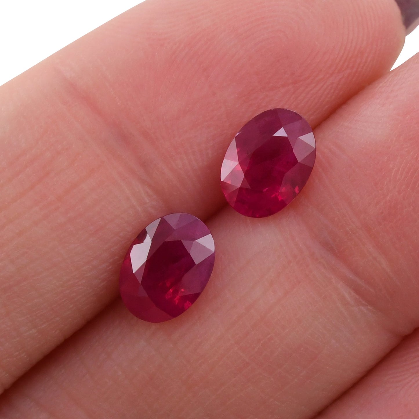 2,75 Karat roter ovaler Rubin aus Mosambik