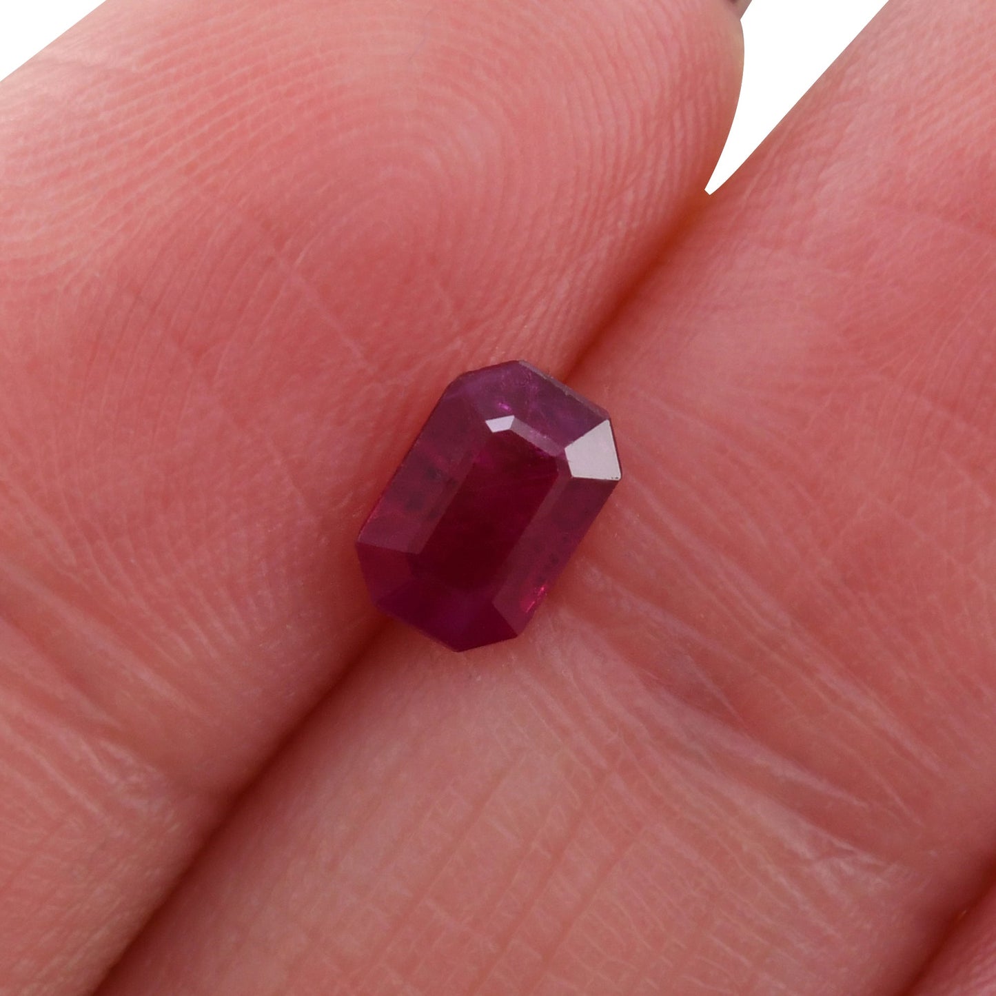 0,93 Karat roter Mosambik-Smaragd-Rubin