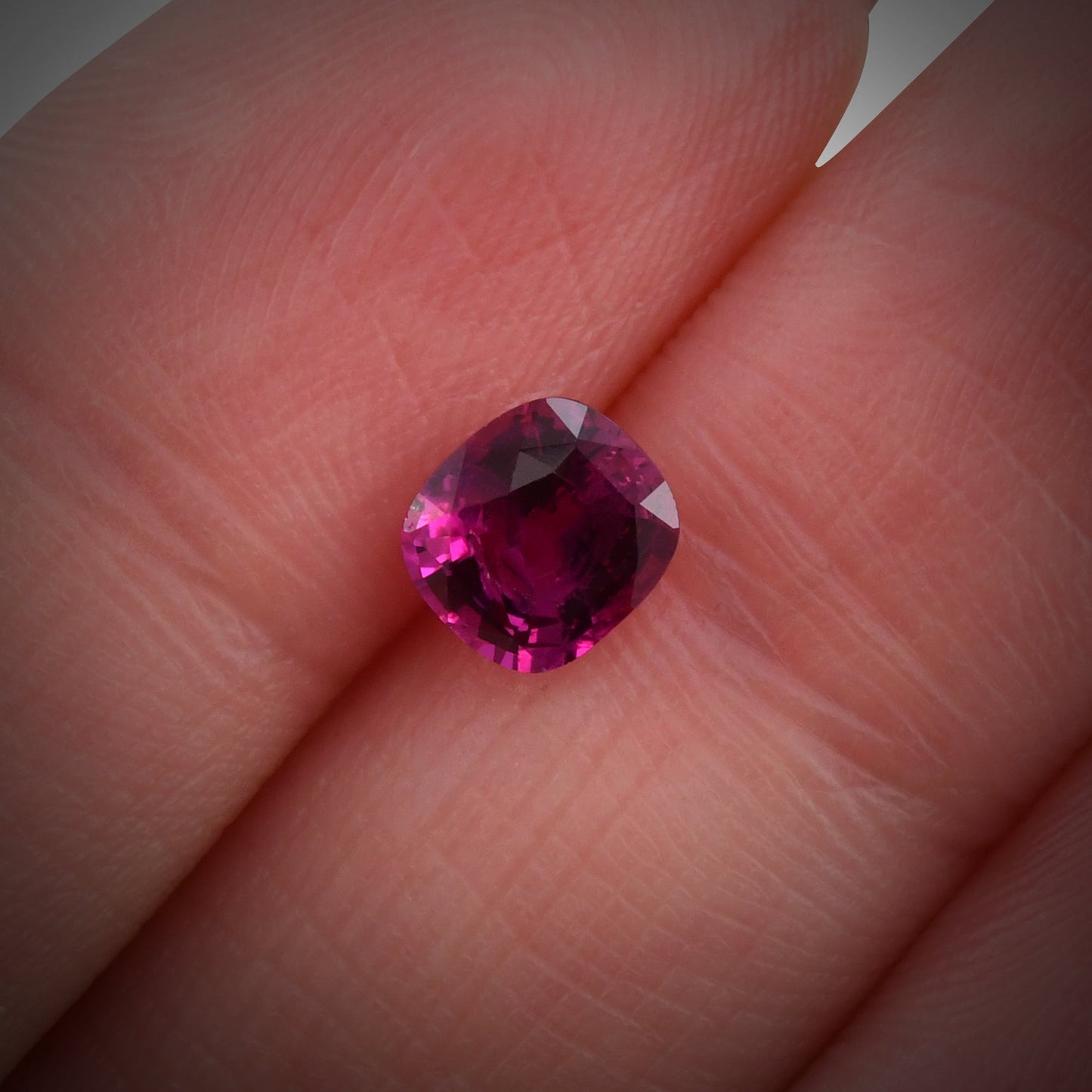 1,19 Karat roter Mosambik-Kissenrubin