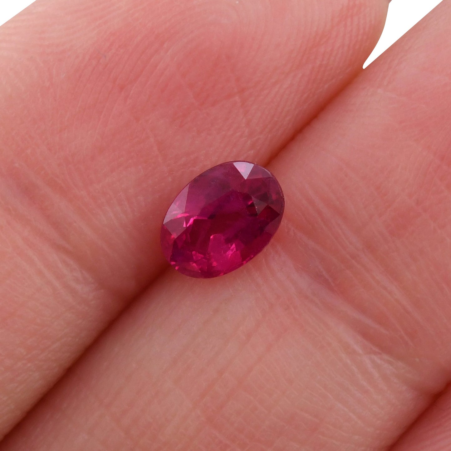 1,05 Karat roter ovaler Rubin aus Mosambik
